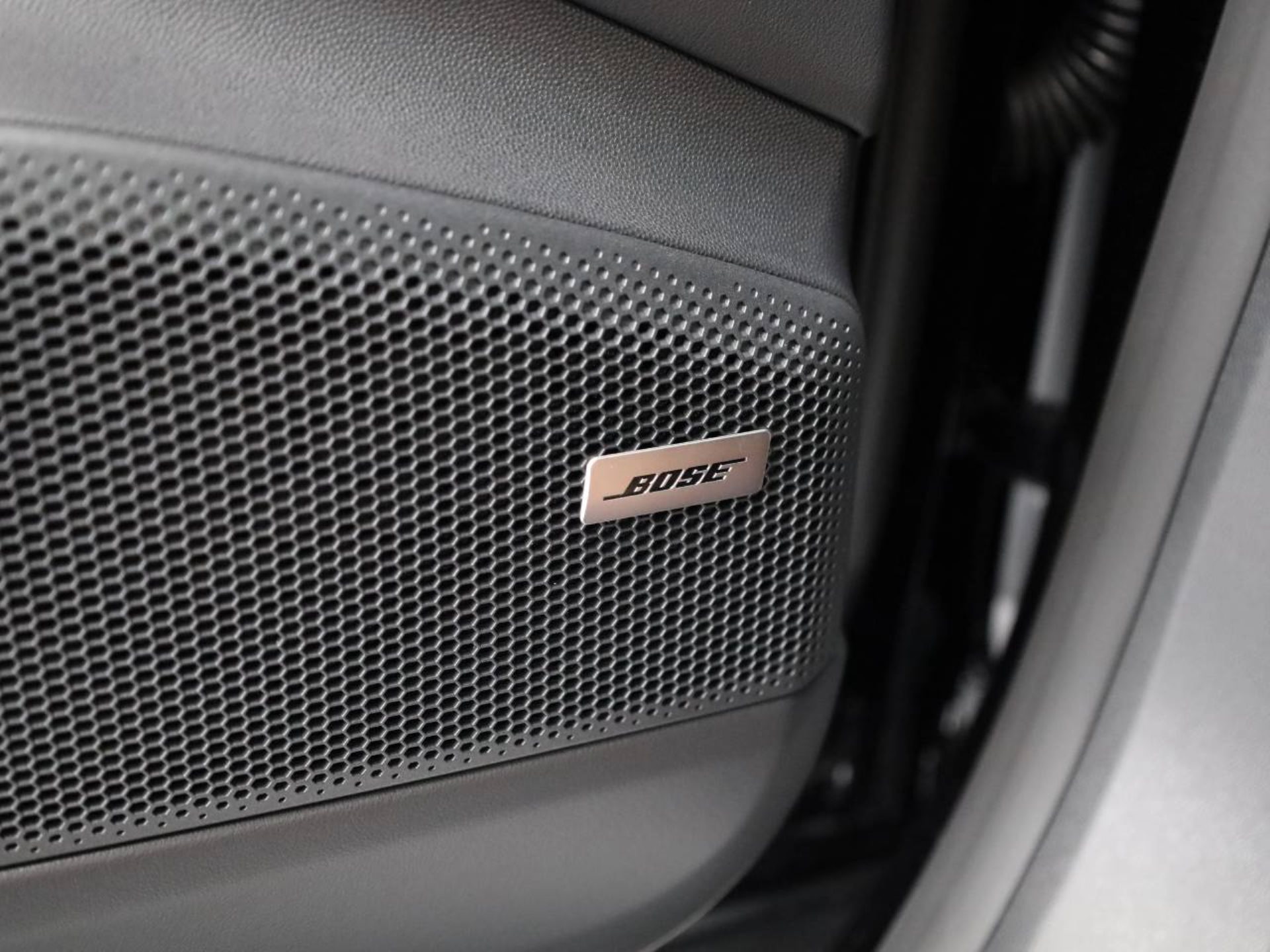 PORSCHE Macan 4-image-18
