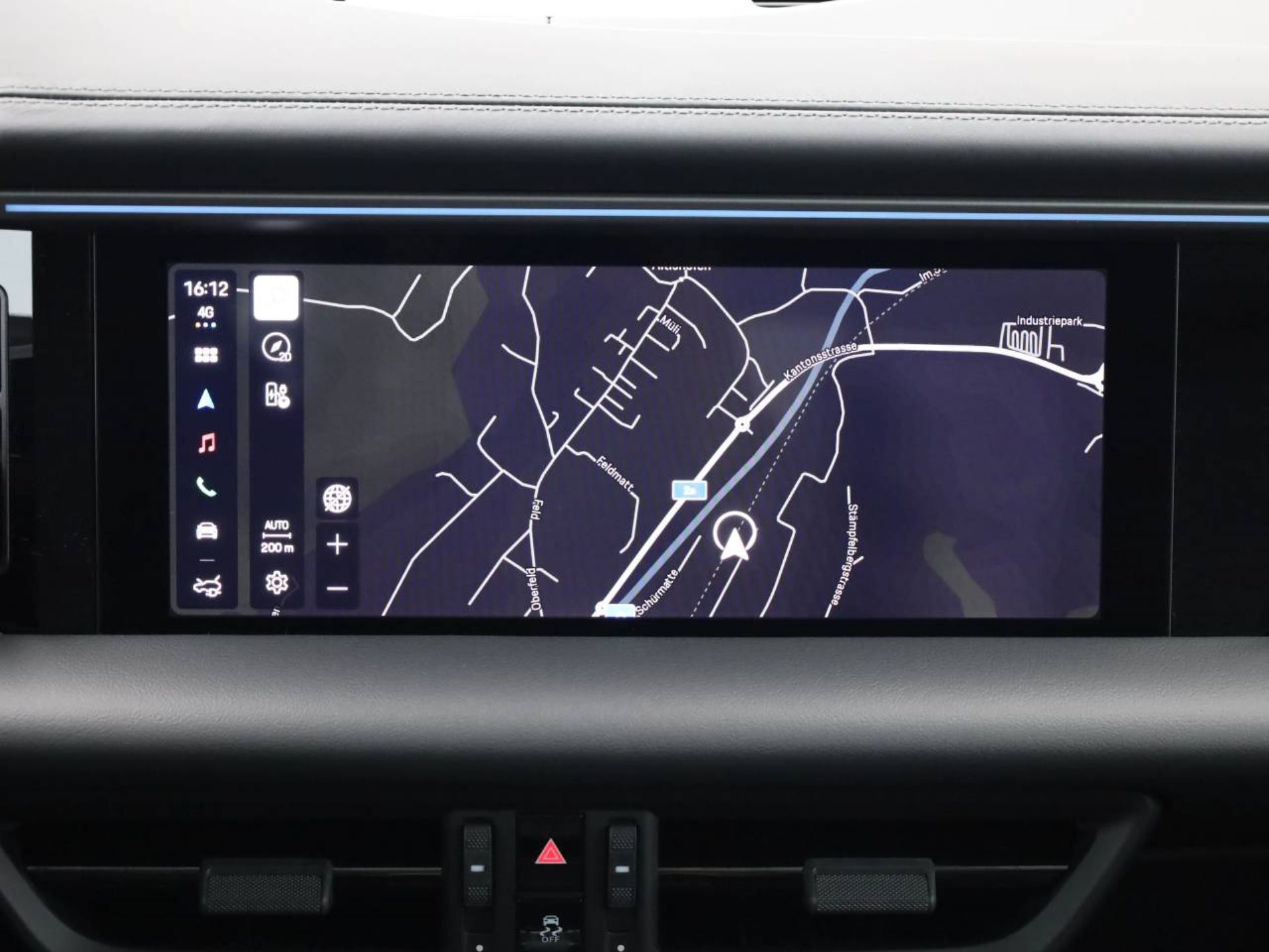 PORSCHE Macan 4-image-14