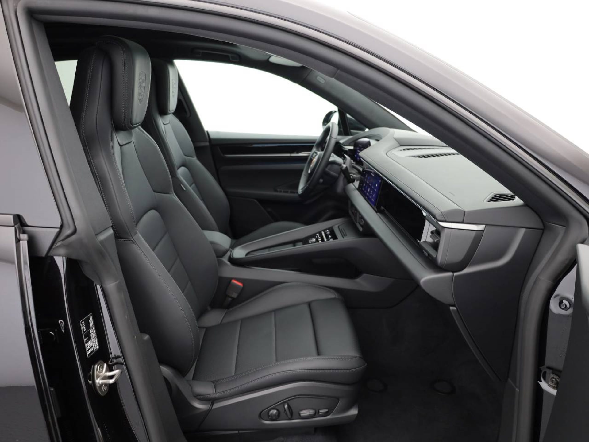 PORSCHE Macan 4-image-12