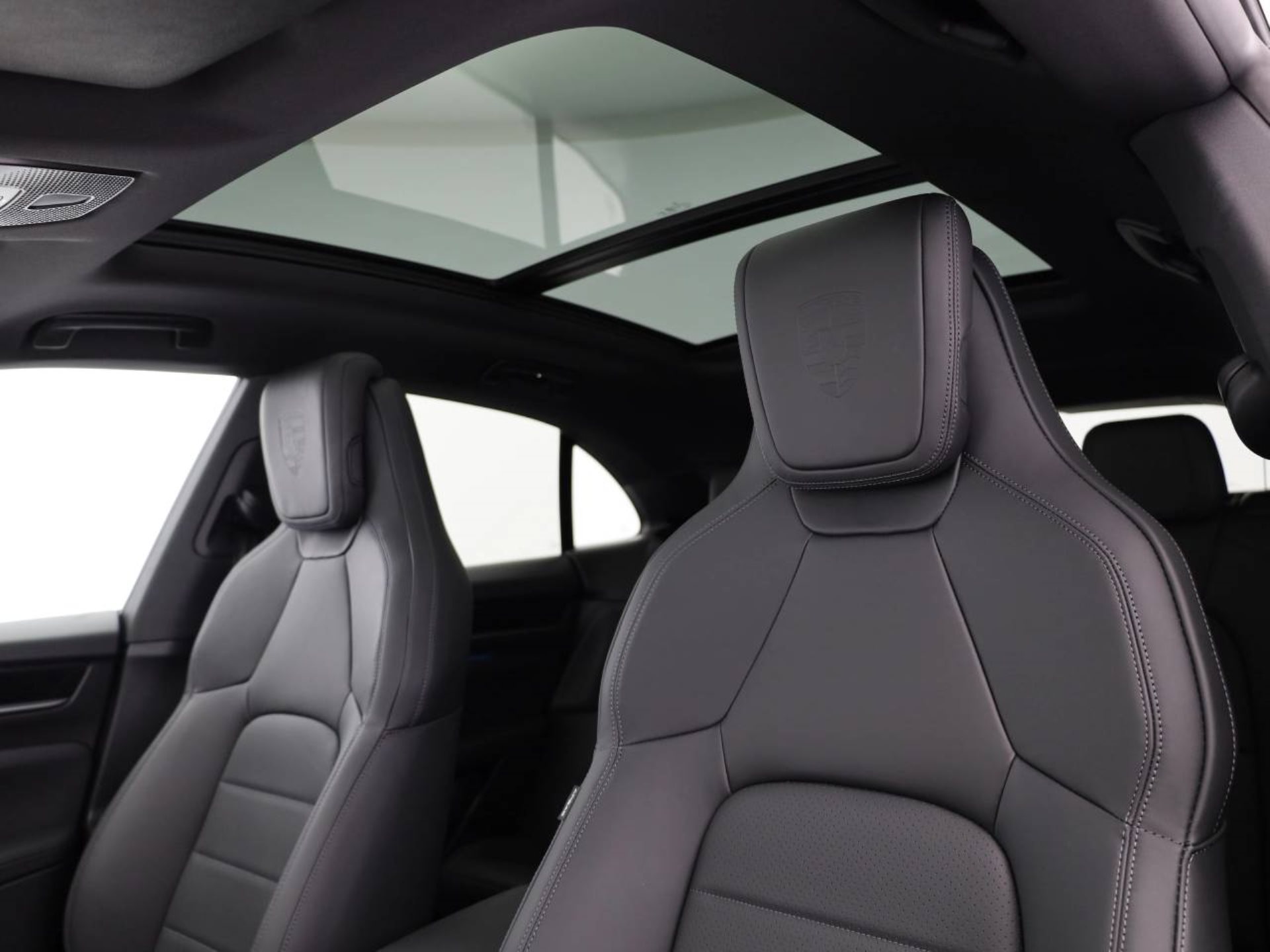PORSCHE Macan 4-image-13
