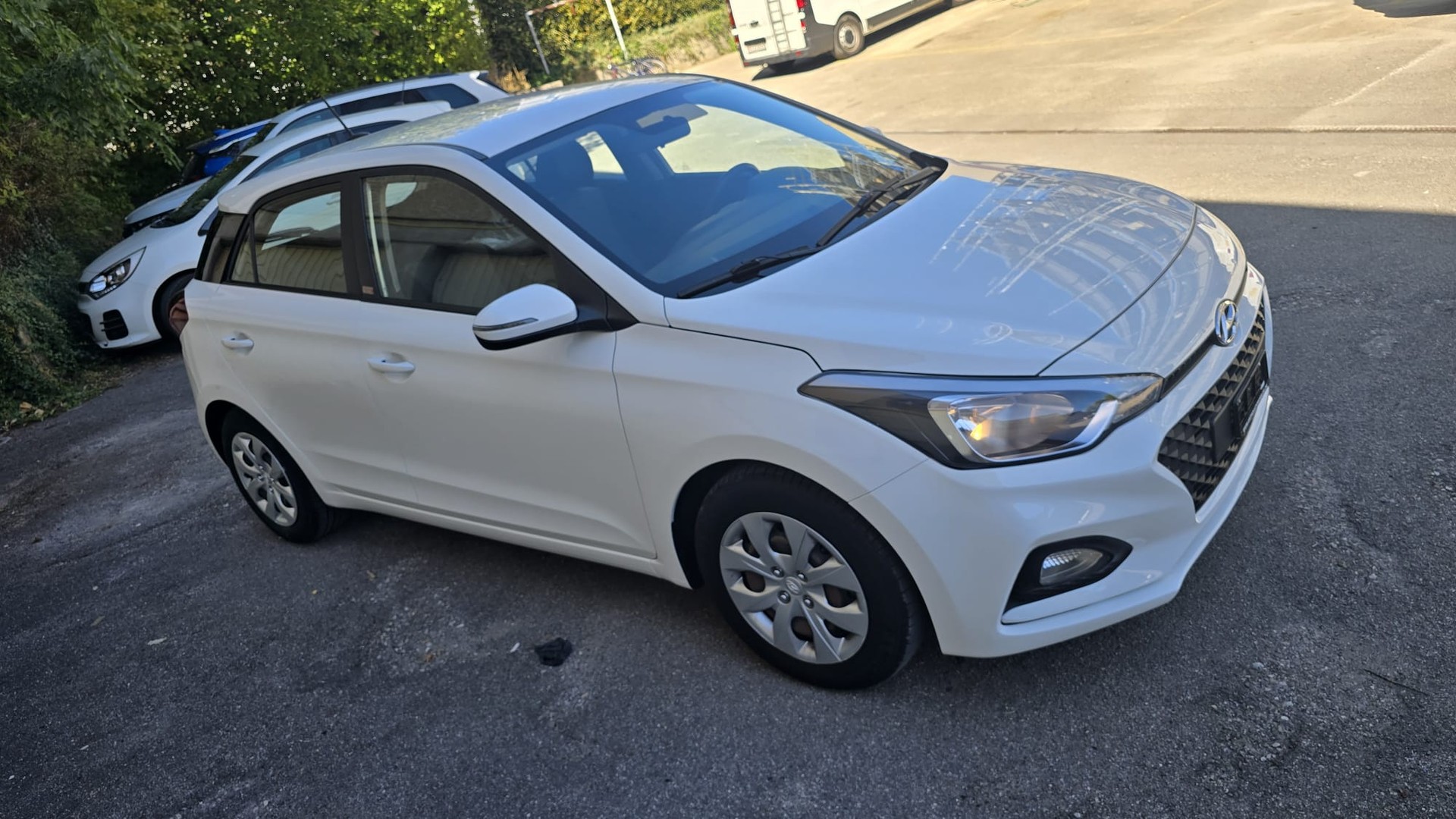 HYUNDAI i20 Active 1.0 T-GDi Amplia DCT DAB / PDC-image-1