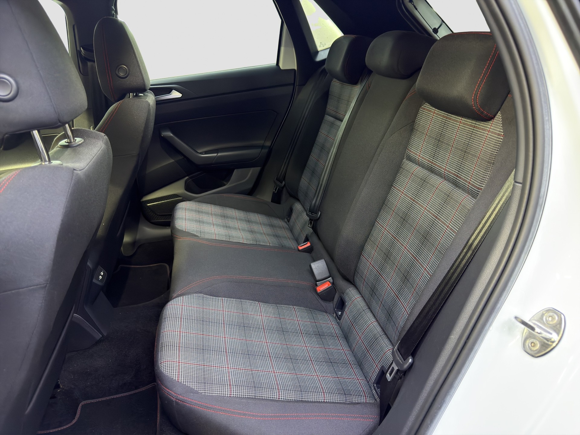 VW Polo 2.0 TSI GTI DSG-image-13