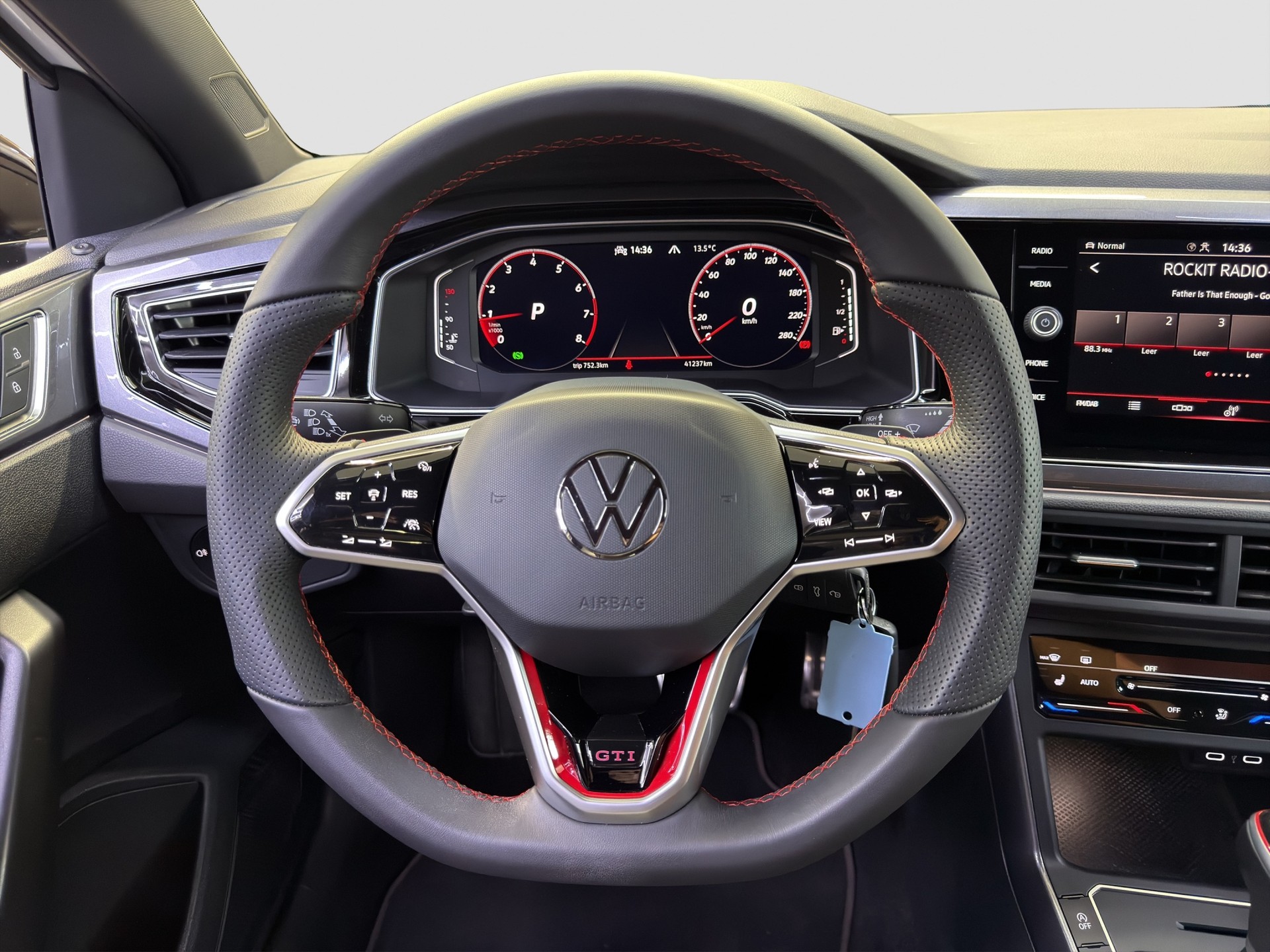 VW Polo 2.0 TSI GTI DSG-image-10