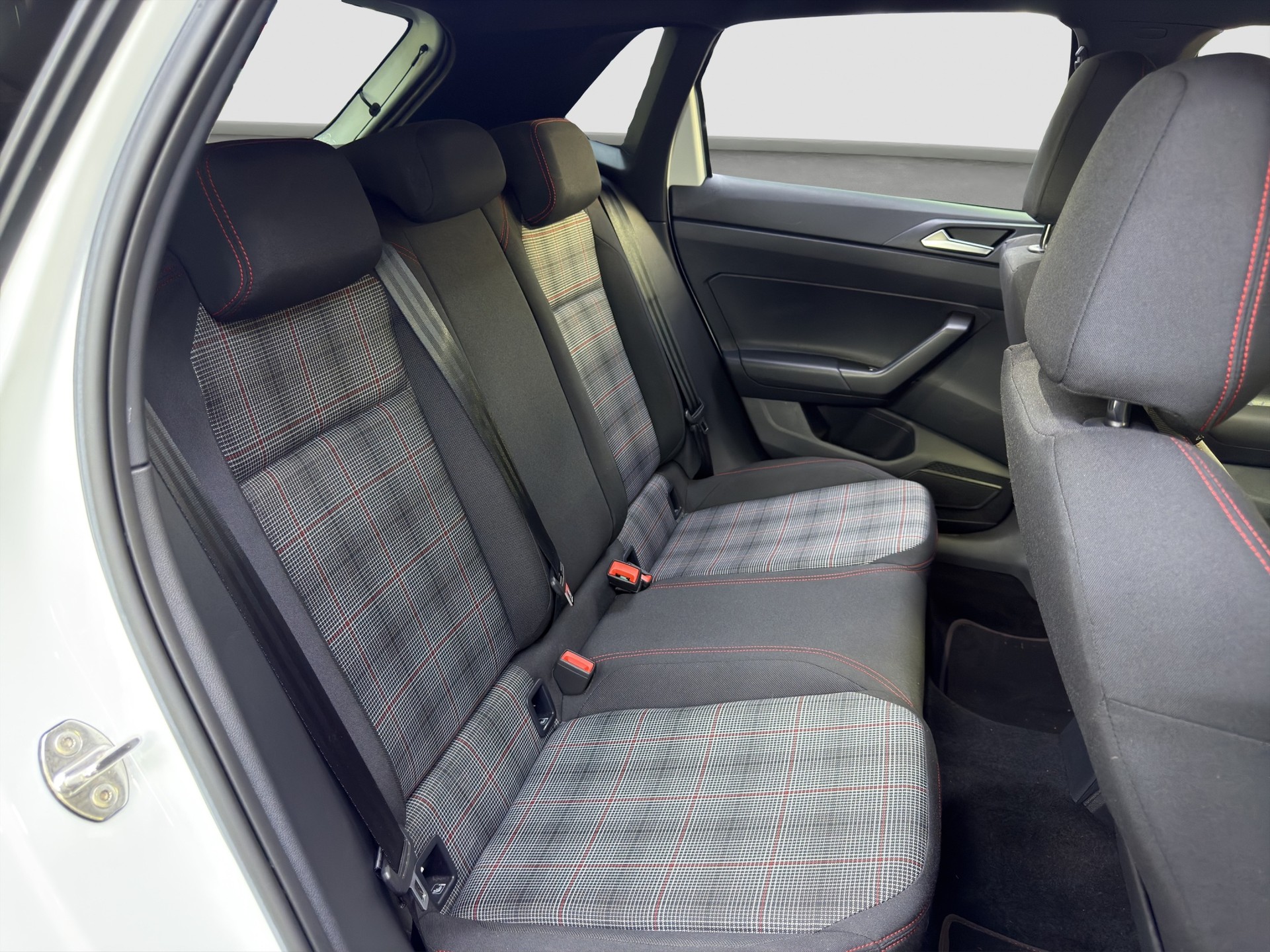 VW Polo 2.0 TSI GTI DSG-image-15