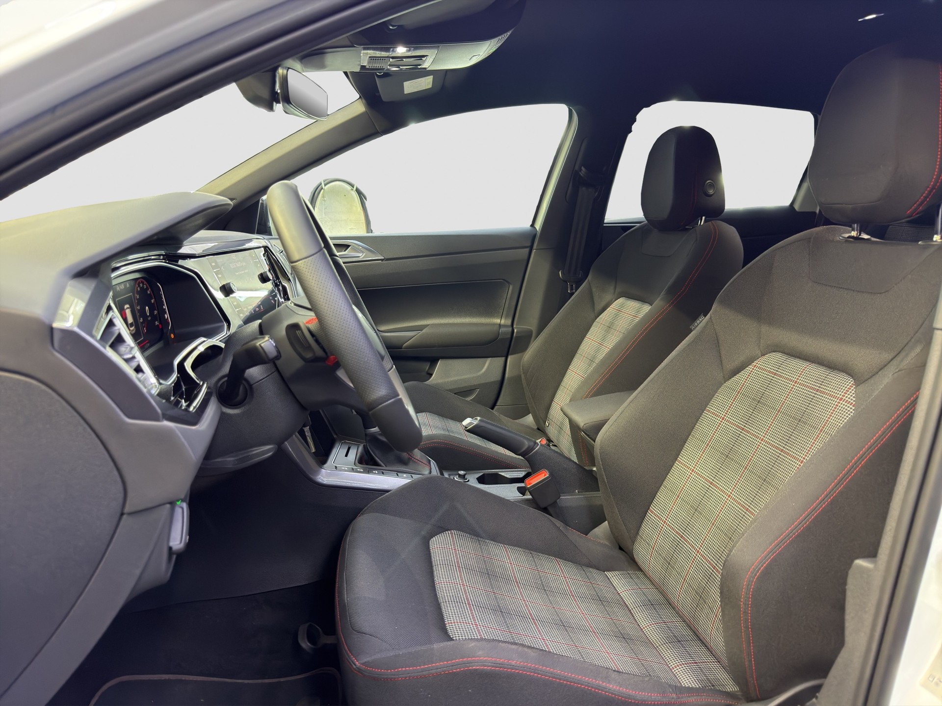 VW Polo 2.0 TSI GTI DSG-image-12