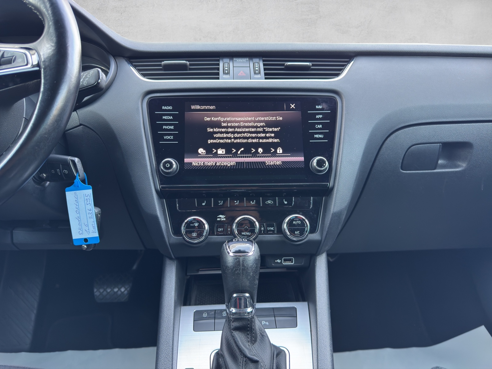 SKODA Octavia Combi 1.6 TDI Ambition DSG-image-13