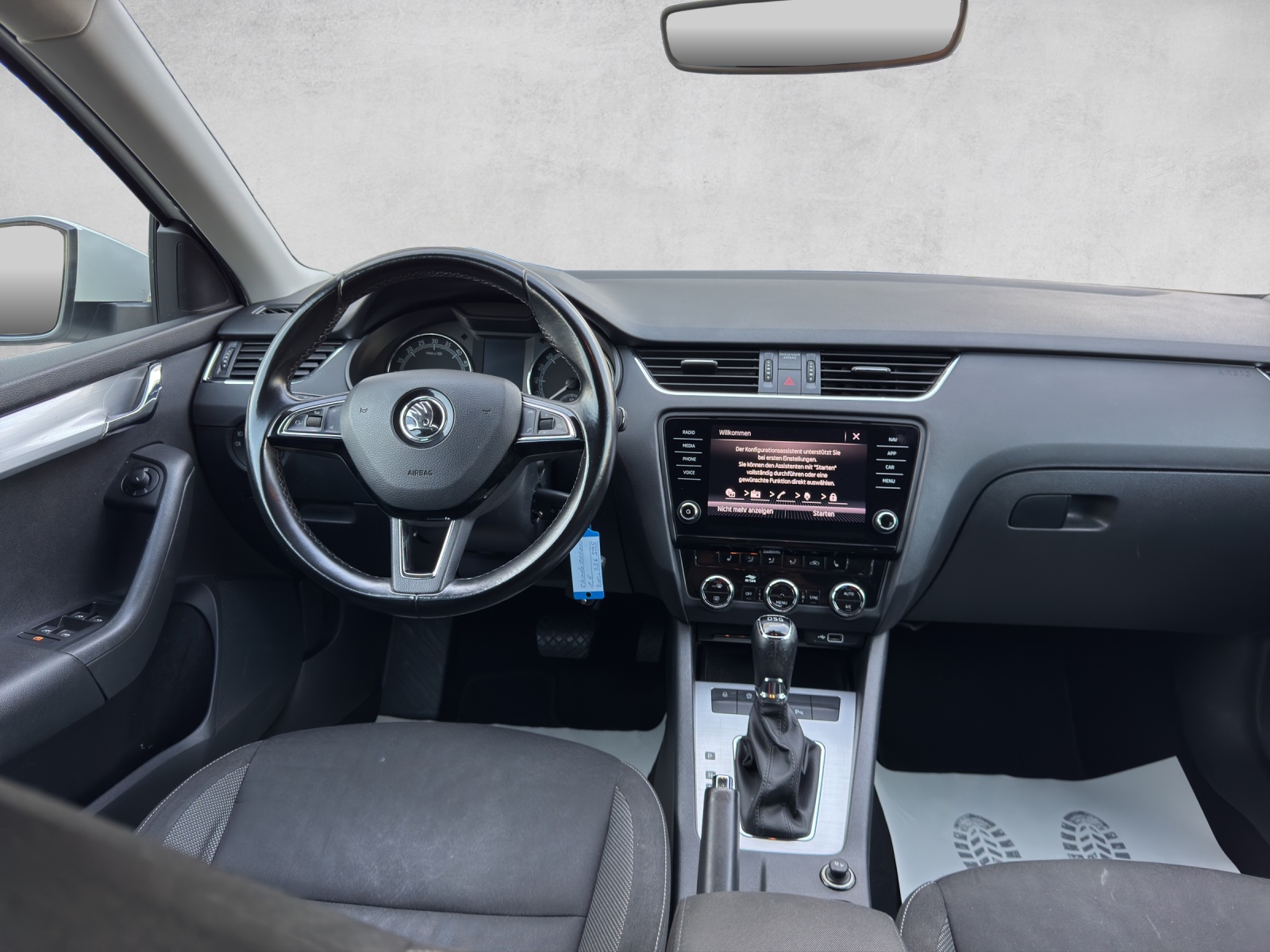 SKODA Octavia Combi 1.6 TDI Ambition DSG-image-12
