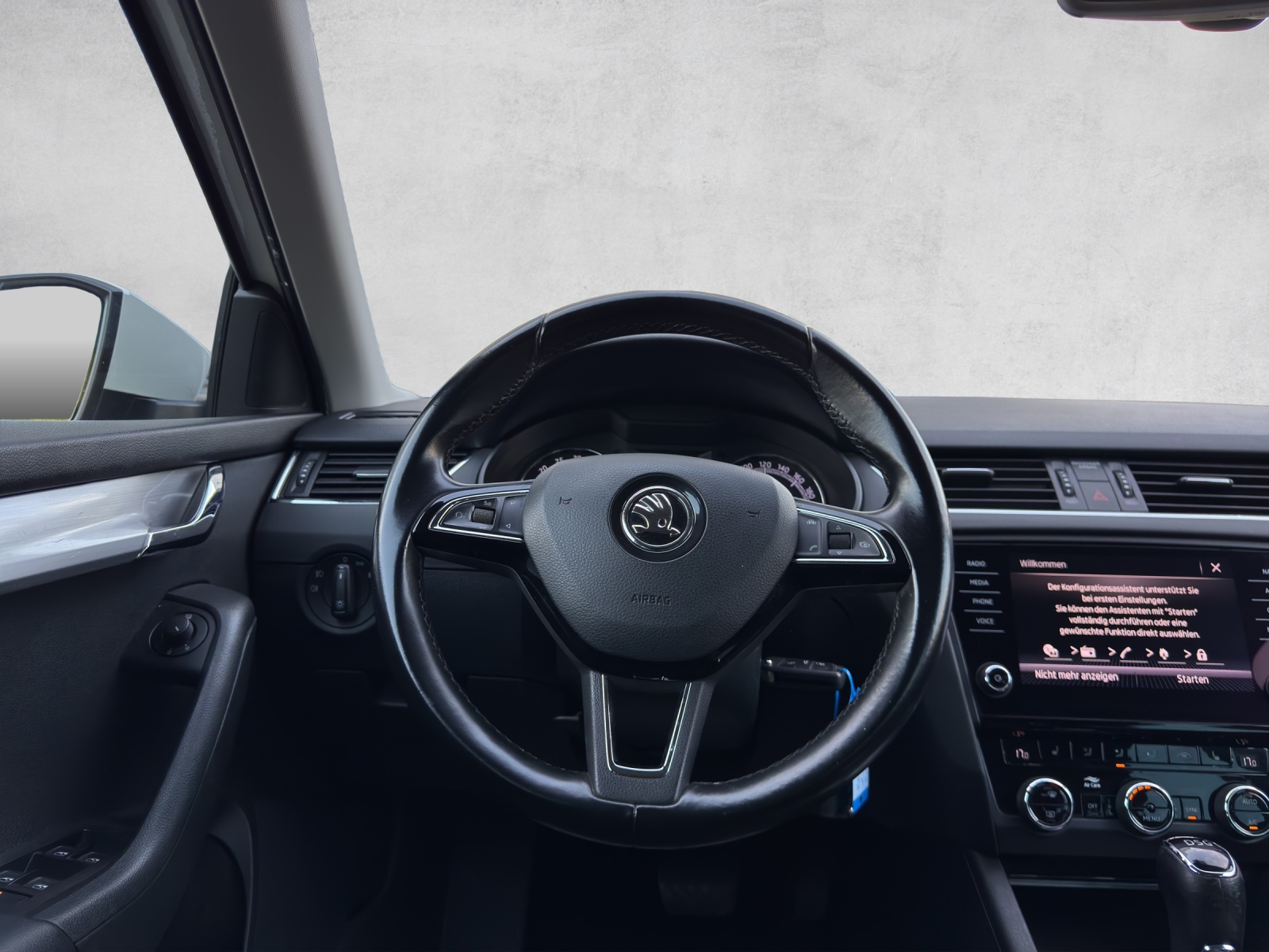 SKODA Octavia Combi 1.6 TDI Ambition DSG-image-9