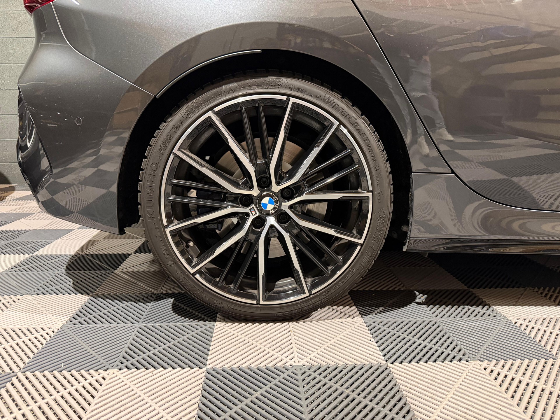 BMW M135i xDrive Steptronic-image-22