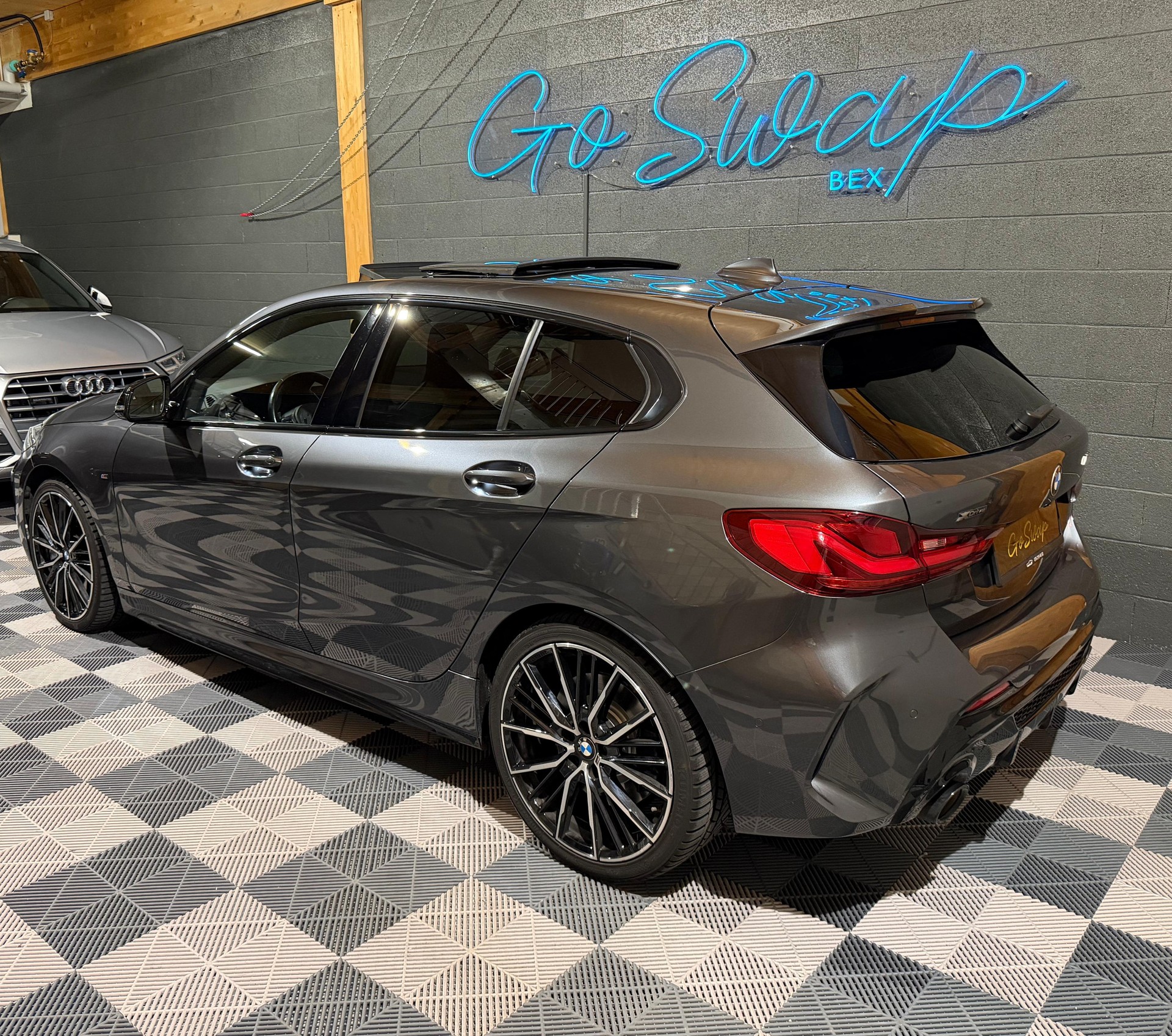 BMW M135i xDrive Steptronic-image-7