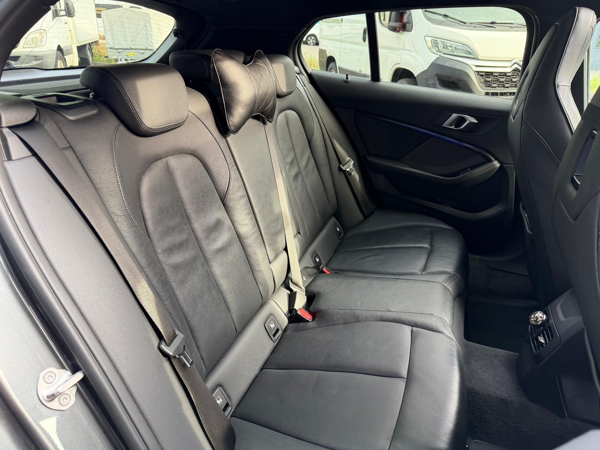 BMW M135i xDrive Steptronic-image-12
