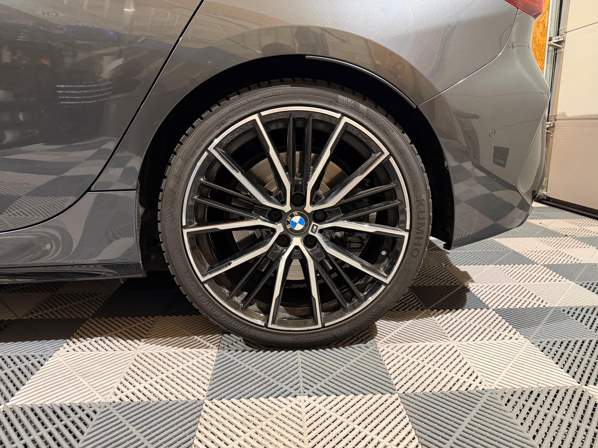 BMW M135i xDrive Steptronic-image-21