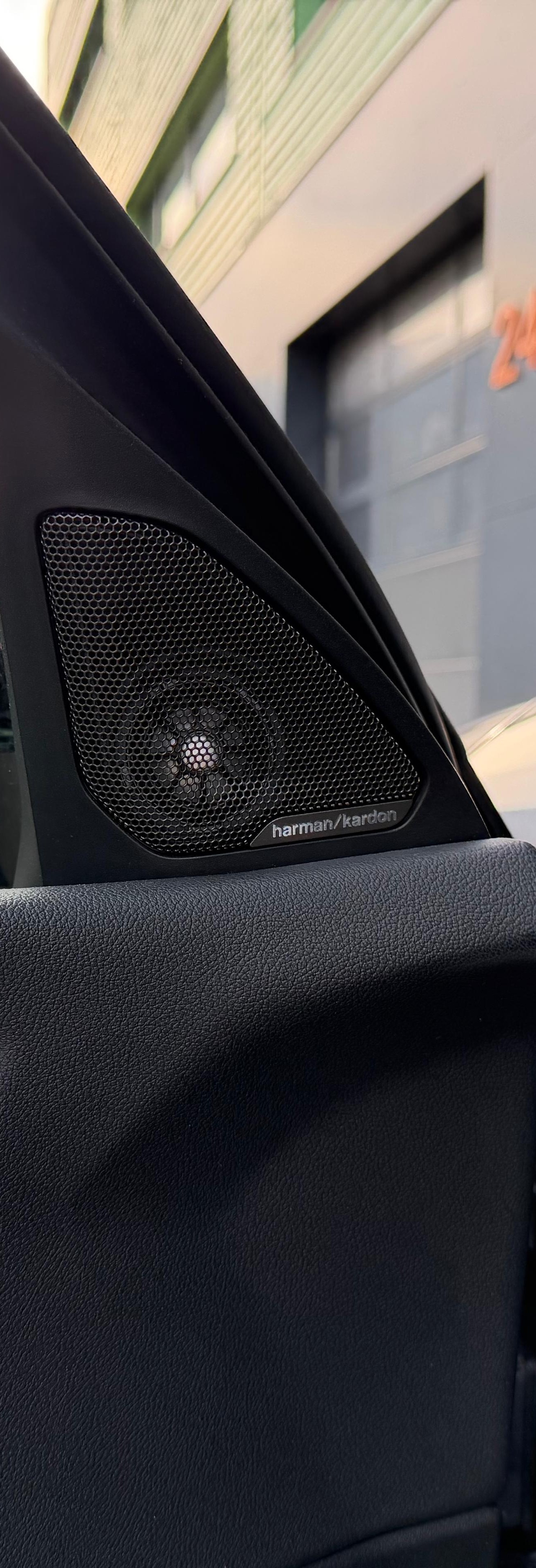 BMW M135i xDrive Steptronic-image-18