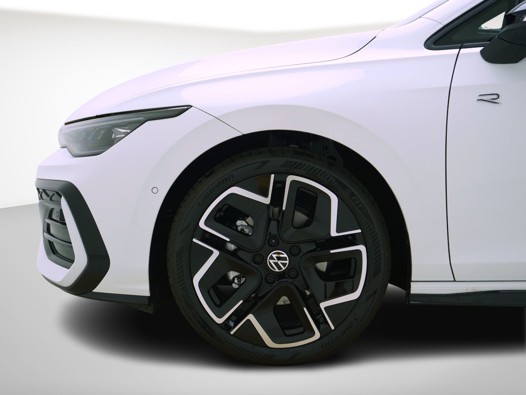 VW Golf VIII Variant 1.5 eTSI R-Line DSG-image-8