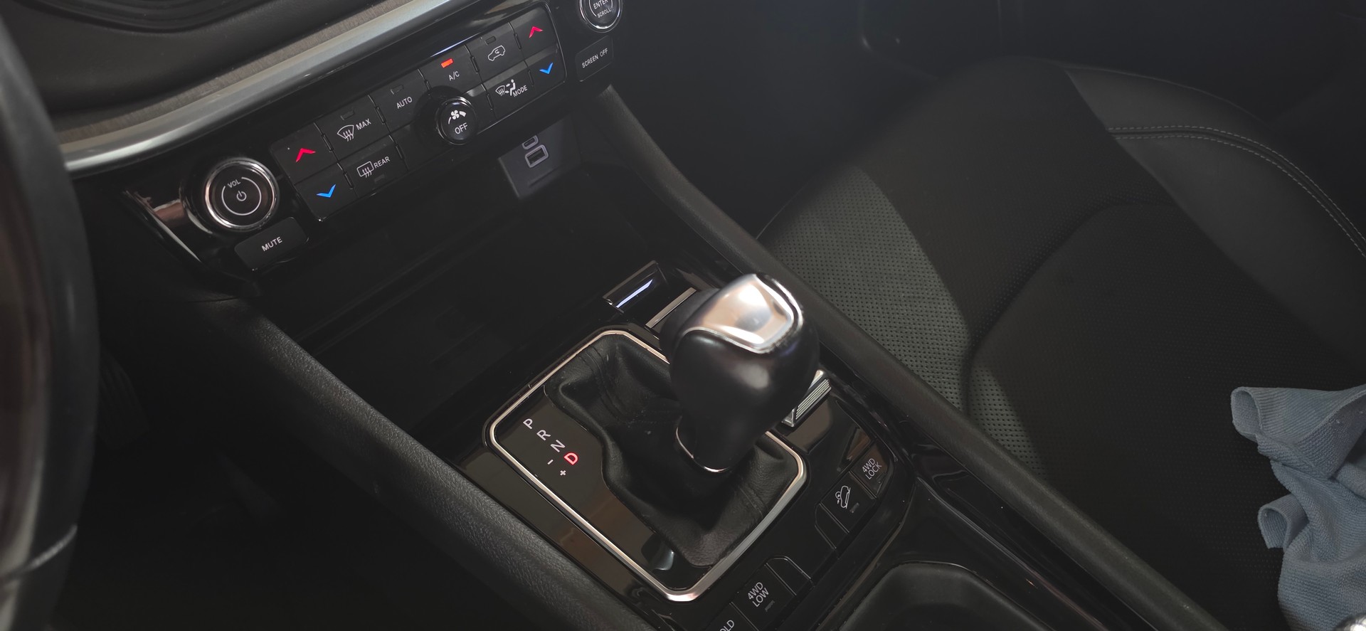 JEEP Compass 1.3 T PHEV Limited AWD *360°Kamera*CarPlay/AndroidAuto*Sitzkühlung&Heizung*Lenkradheizung*-image-18