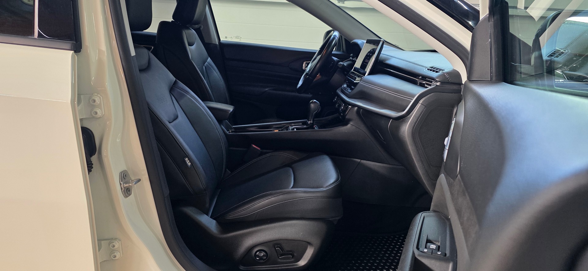 JEEP Compass 1.3 T PHEV Limited AWD *360°Kamera*CarPlay/AndroidAuto*Sitzkühlung&Heizung*Lenkradheizung*-image-24