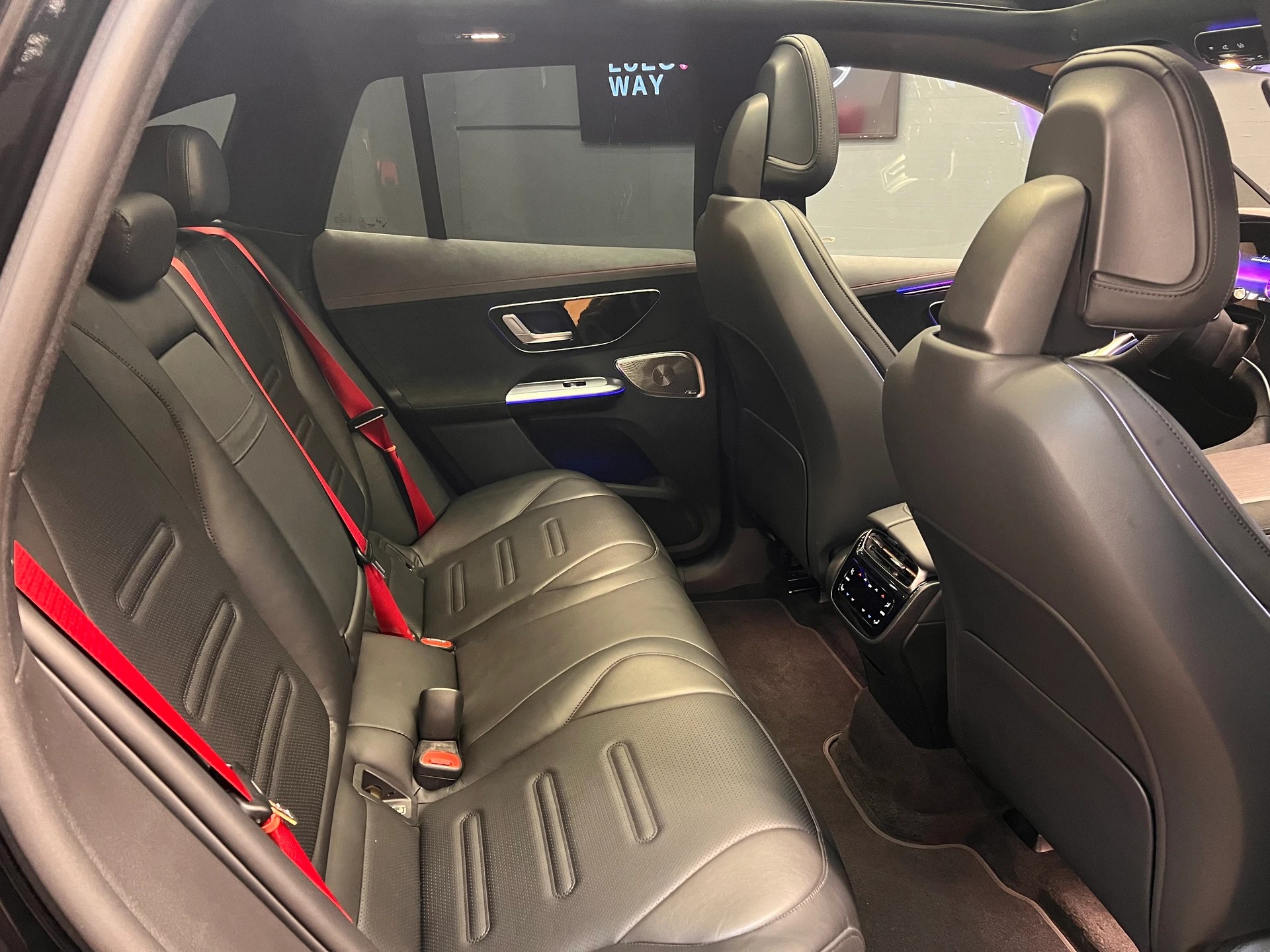 MERCEDES-BENZ EQE SUV AMG 43 4M - AMG / DISTRONIC-image-11
