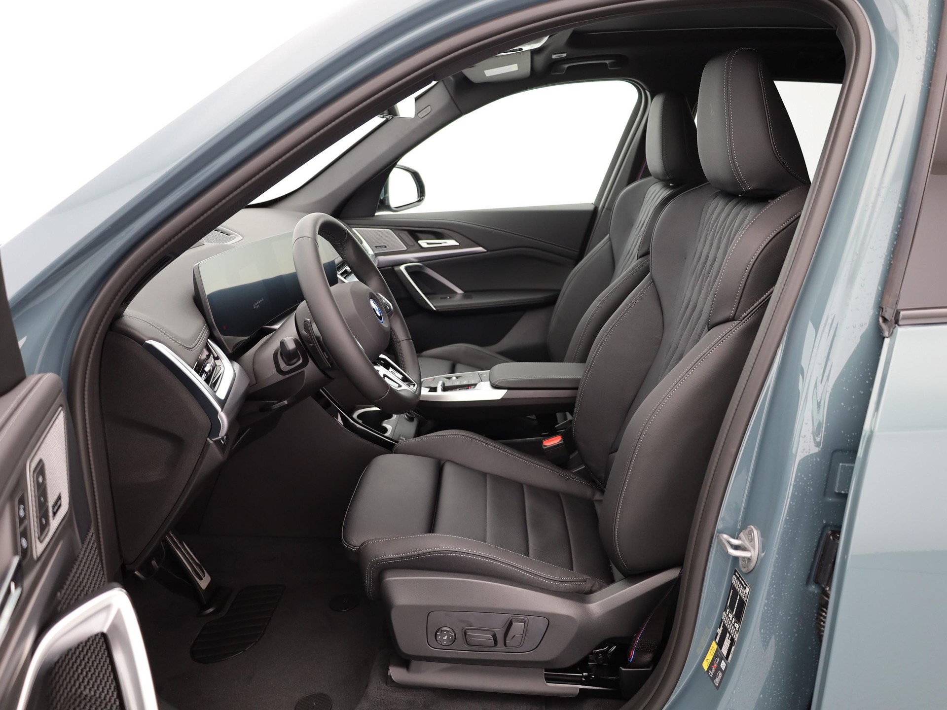 BMW iX1 U11 30 xDrive-image-4