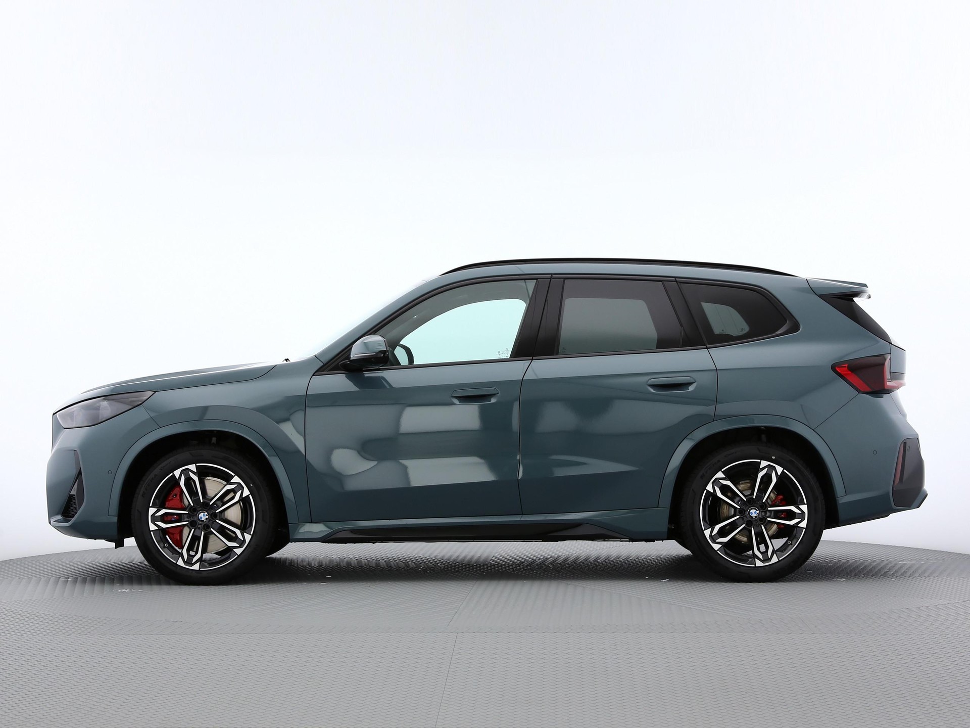 BMW iX1 U11 30 xDrive-image-1