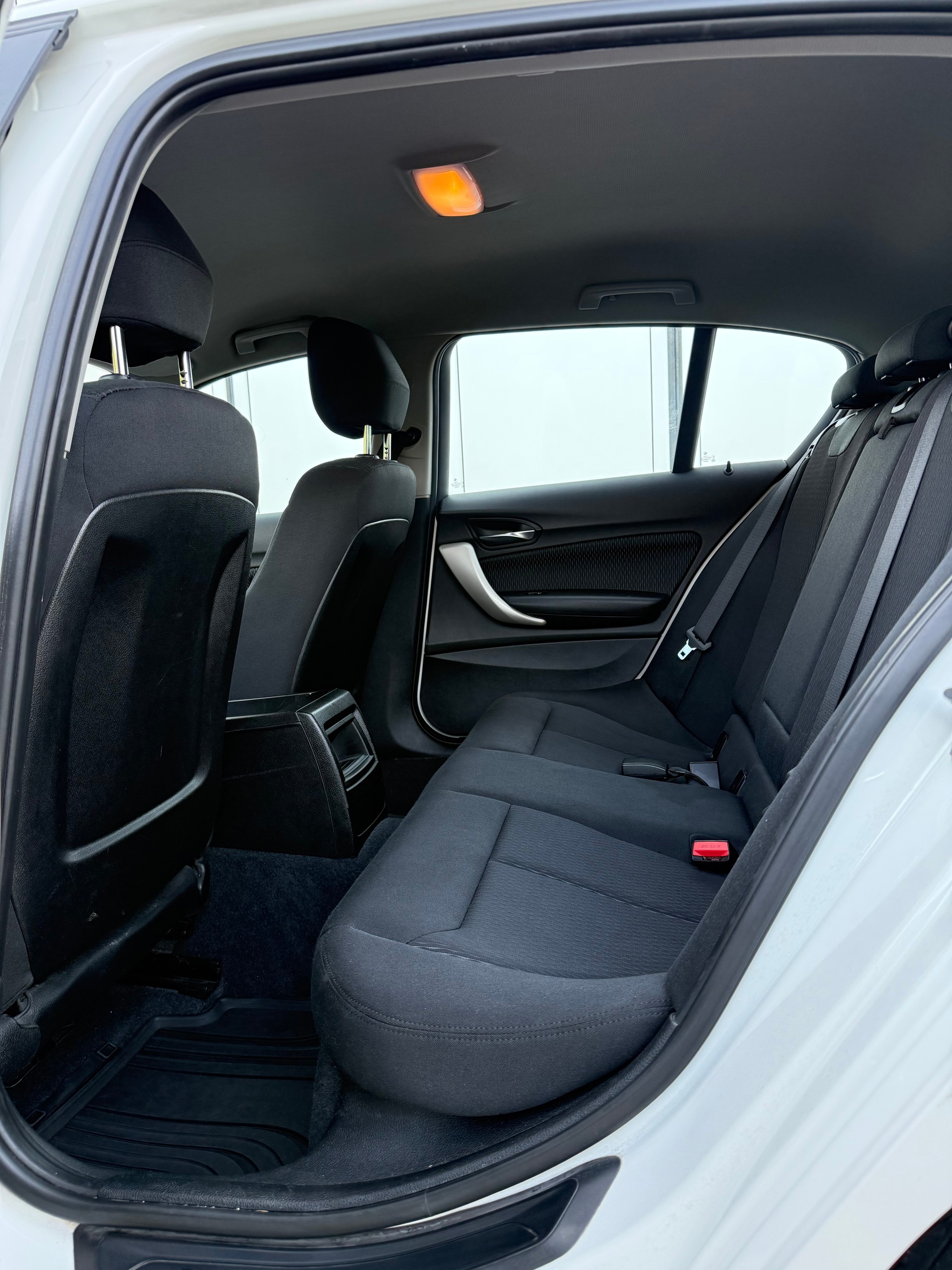 BMW 114i Business-image-14