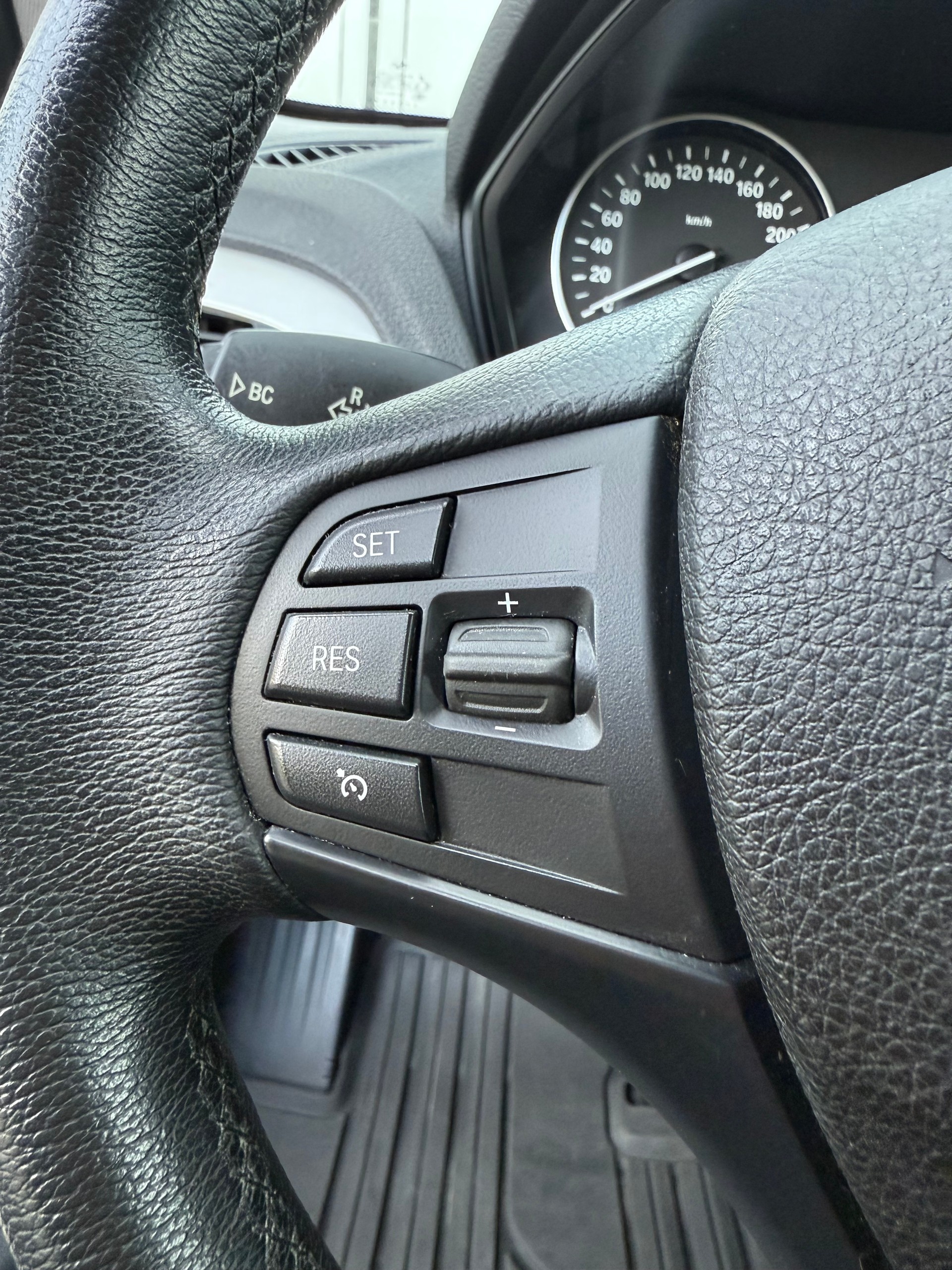 BMW 114i Business-image-13