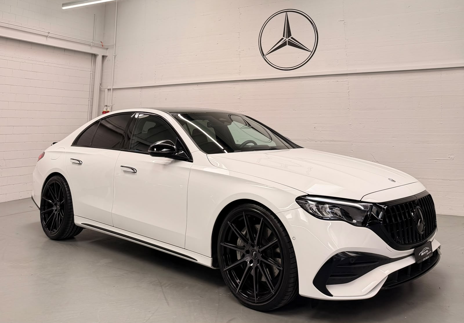 MERCEDES-BENZ E 200 AMG Bodykit 9G-Tronic Limited White&Black Performance 5Jahre Werksgarantie& Gratisservice-image-1