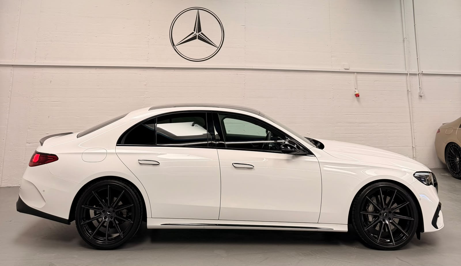 MERCEDES-BENZ E 200 AMG Bodykit 9G-Tronic Limited White&Black Performance 5Jahre Werksgarantie& Gratisservice-image-7