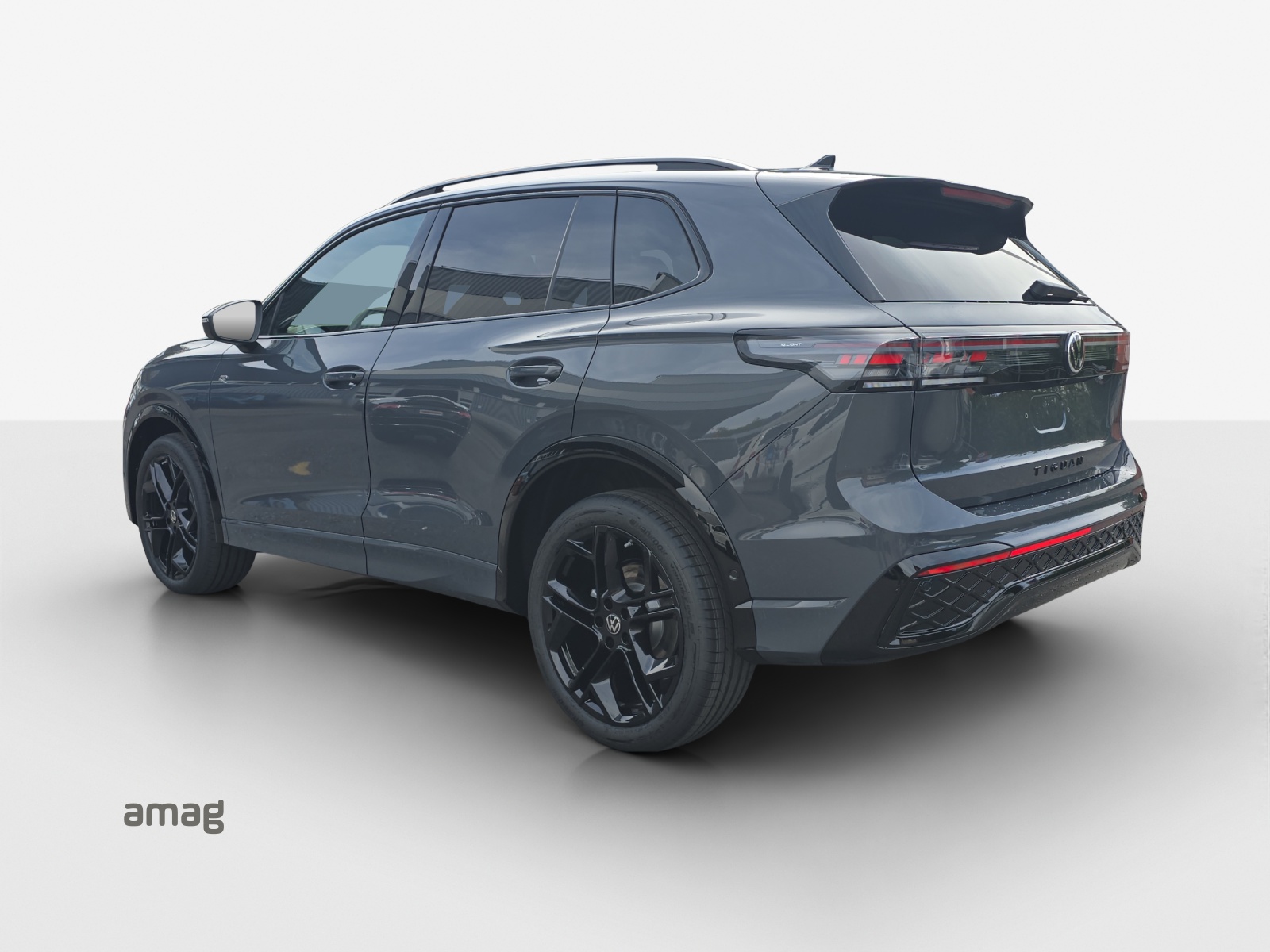VW Tiguan 2.0 TSI DSG R-Line 4Motion-image-2