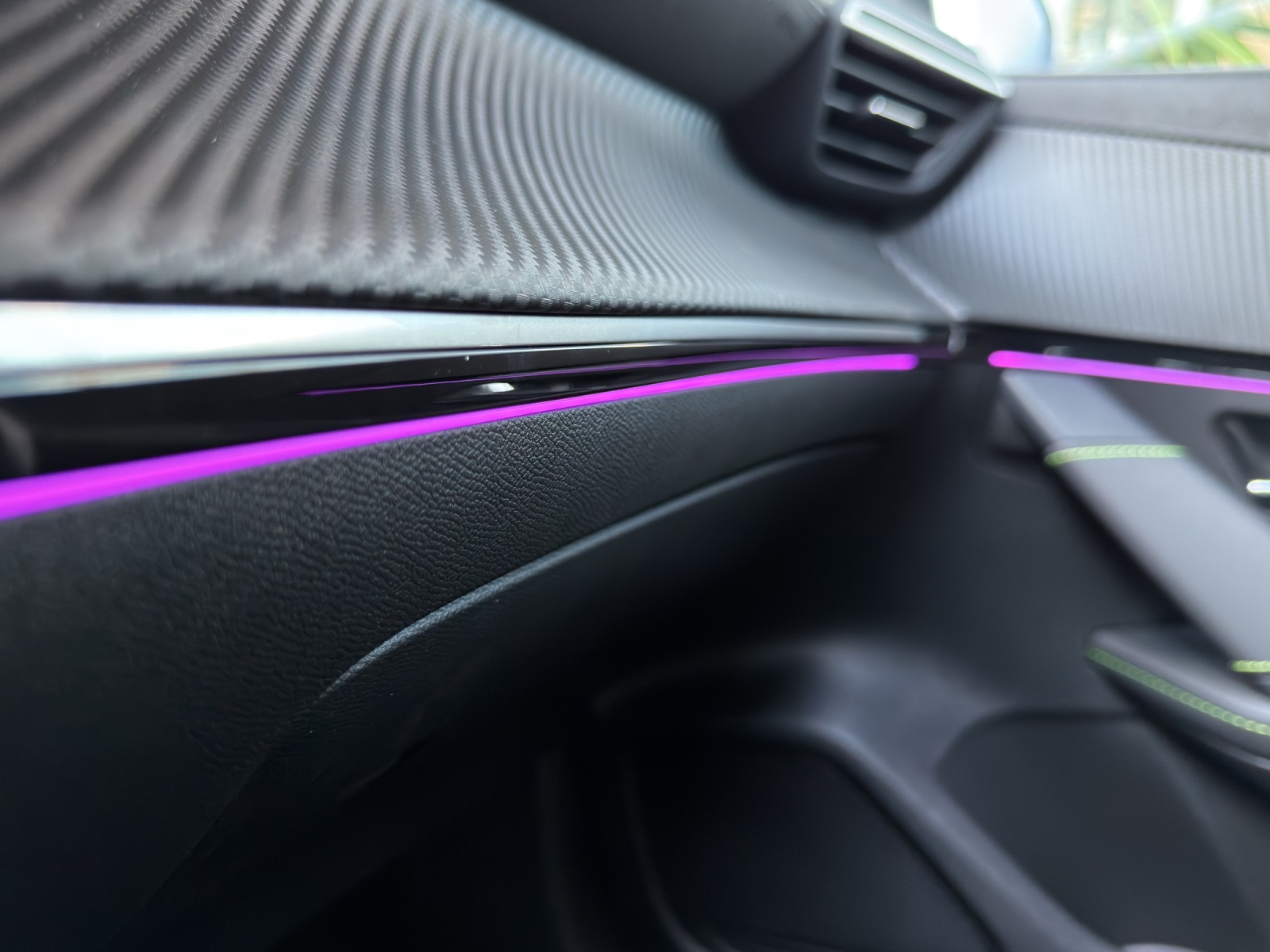 PEUGEOT 208 1.2 Hybrid 145 GT Exclusive-image-7