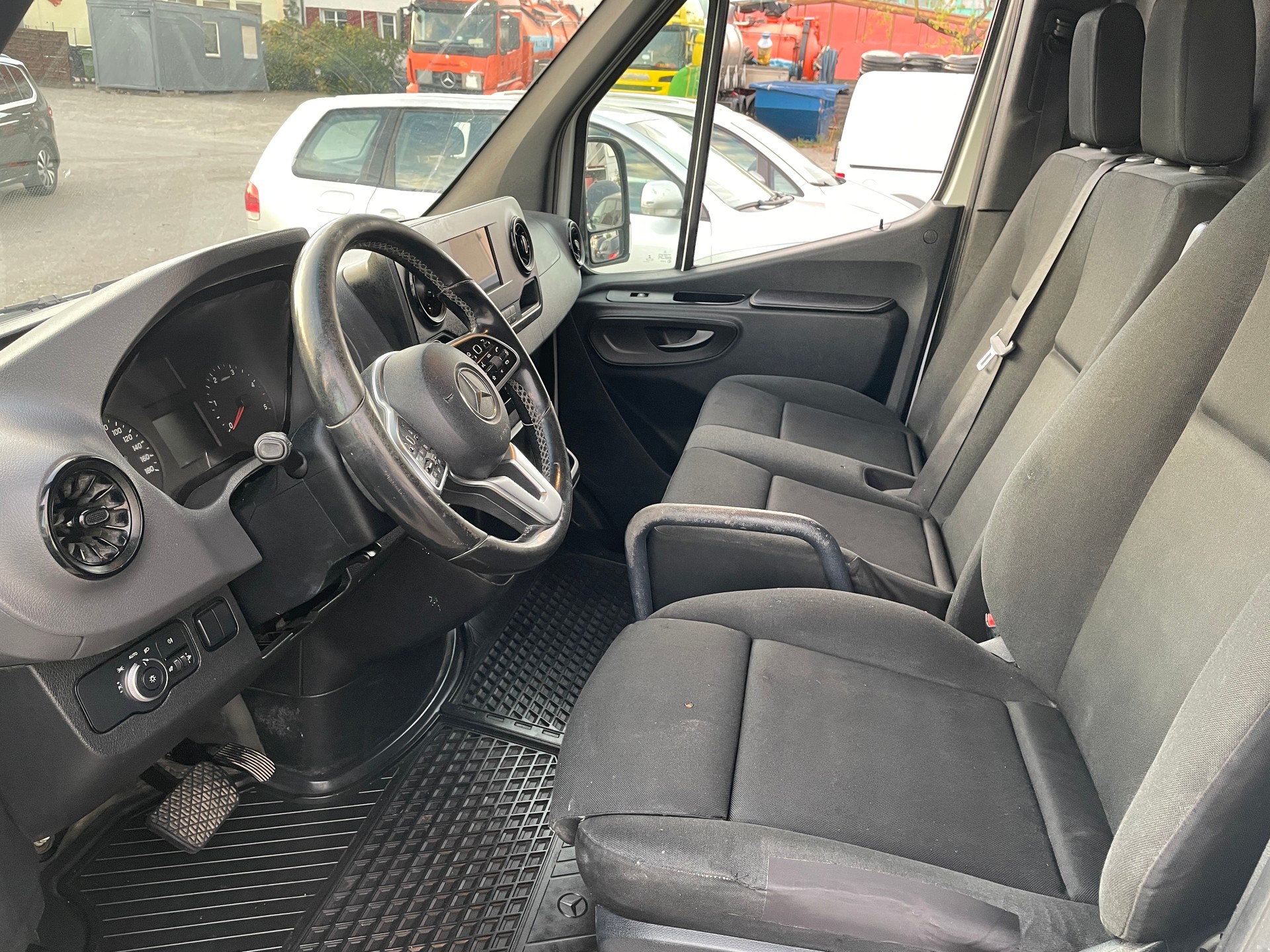 MERCEDES-BENZ Sprinter 314 CDI Standard 9G-TRONIC FWD-image-12