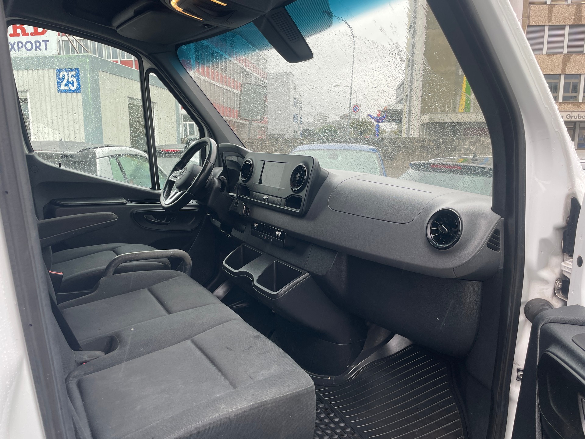 MERCEDES-BENZ Sprinter 314 CDI Standard 9G-TRONIC FWD-image-15