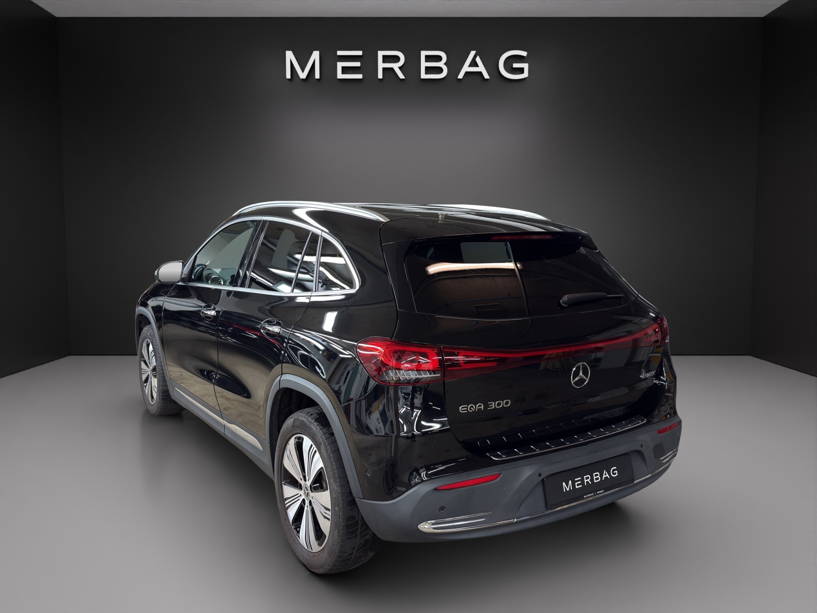MERCEDES-BENZ EQA 300 4Matic-image-2