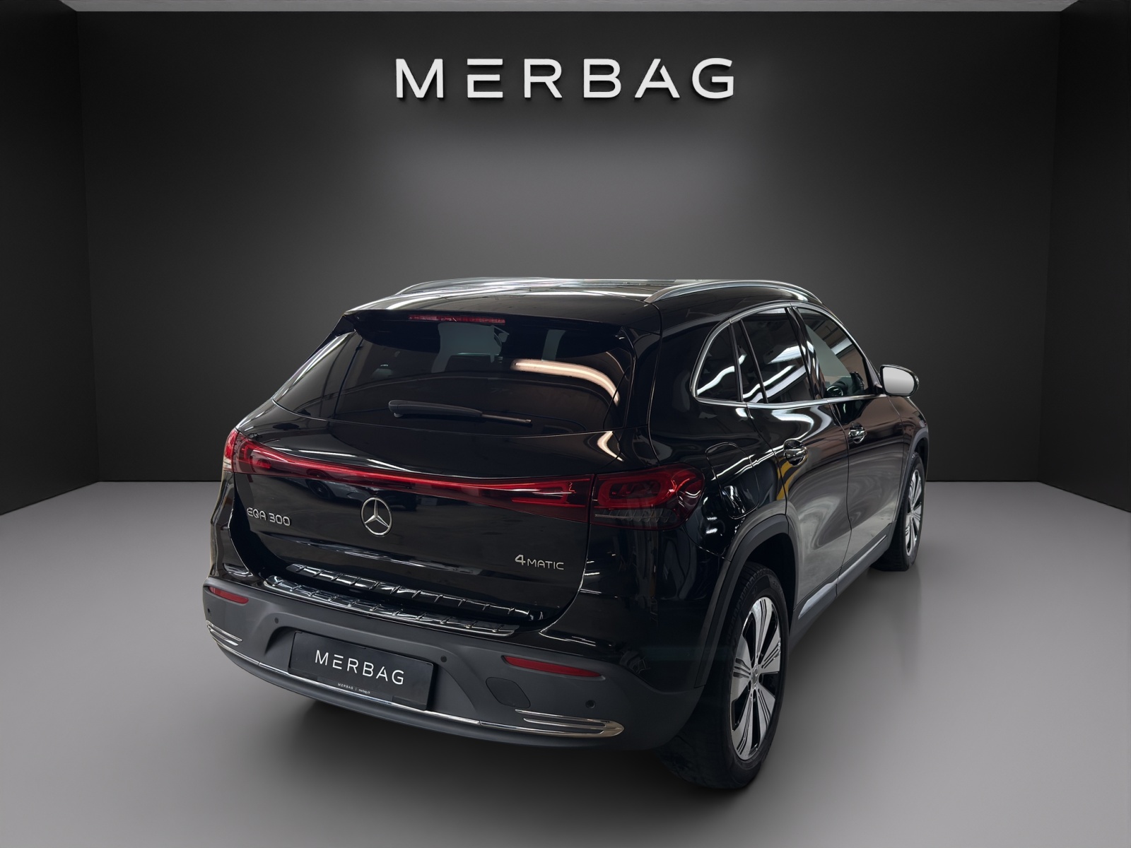 MERCEDES-BENZ EQA 300 4Matic-image-4