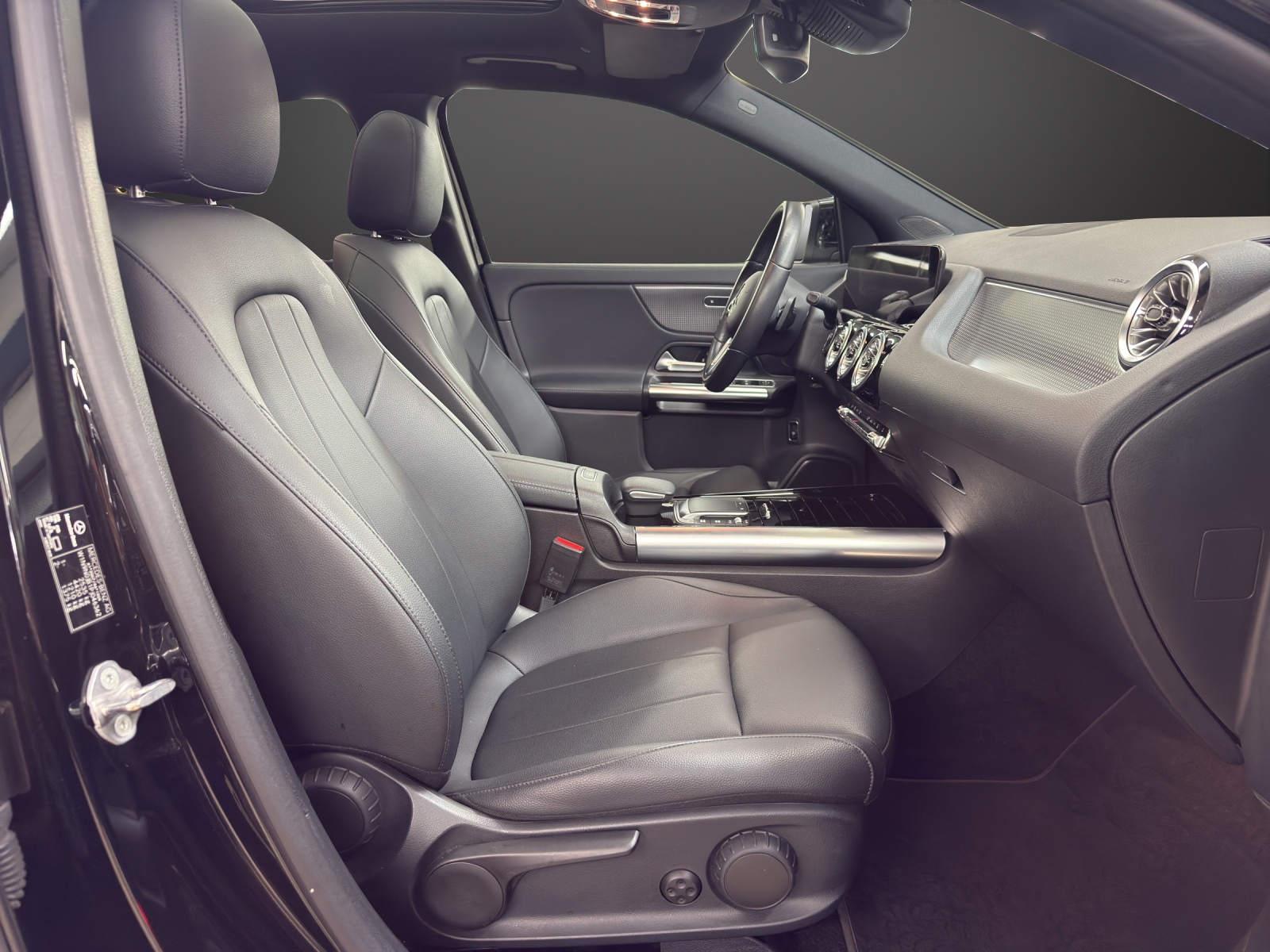 MERCEDES-BENZ EQA 300 4Matic-image-11