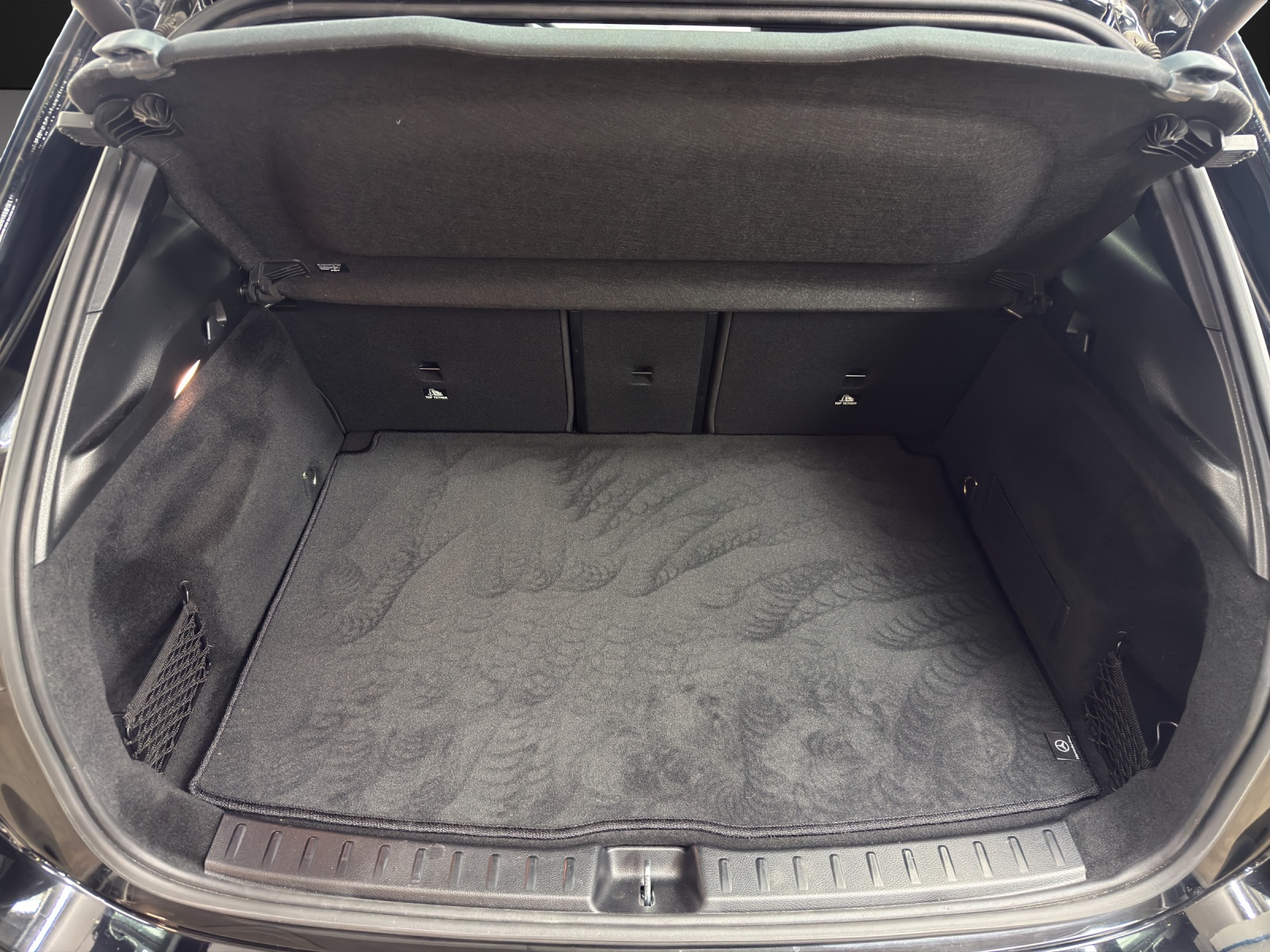 MERCEDES-BENZ EQA 300 4Matic-image-8