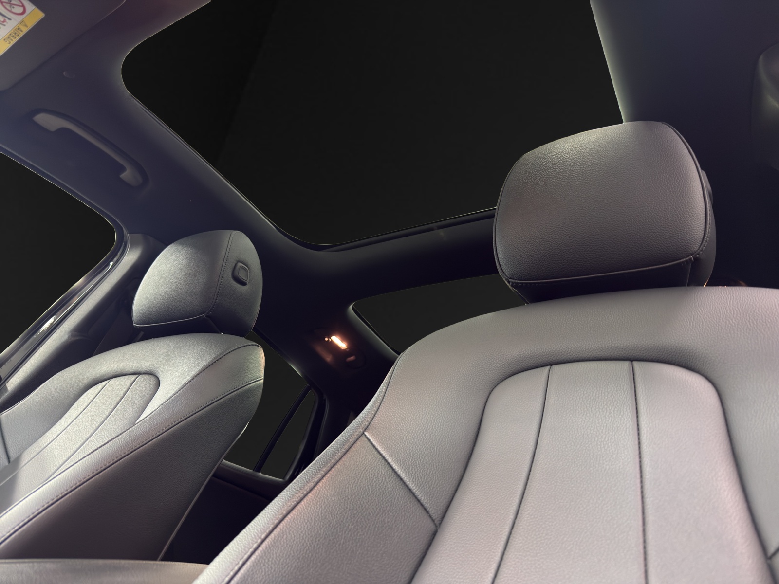 MERCEDES-BENZ EQA 300 4Matic-image-13