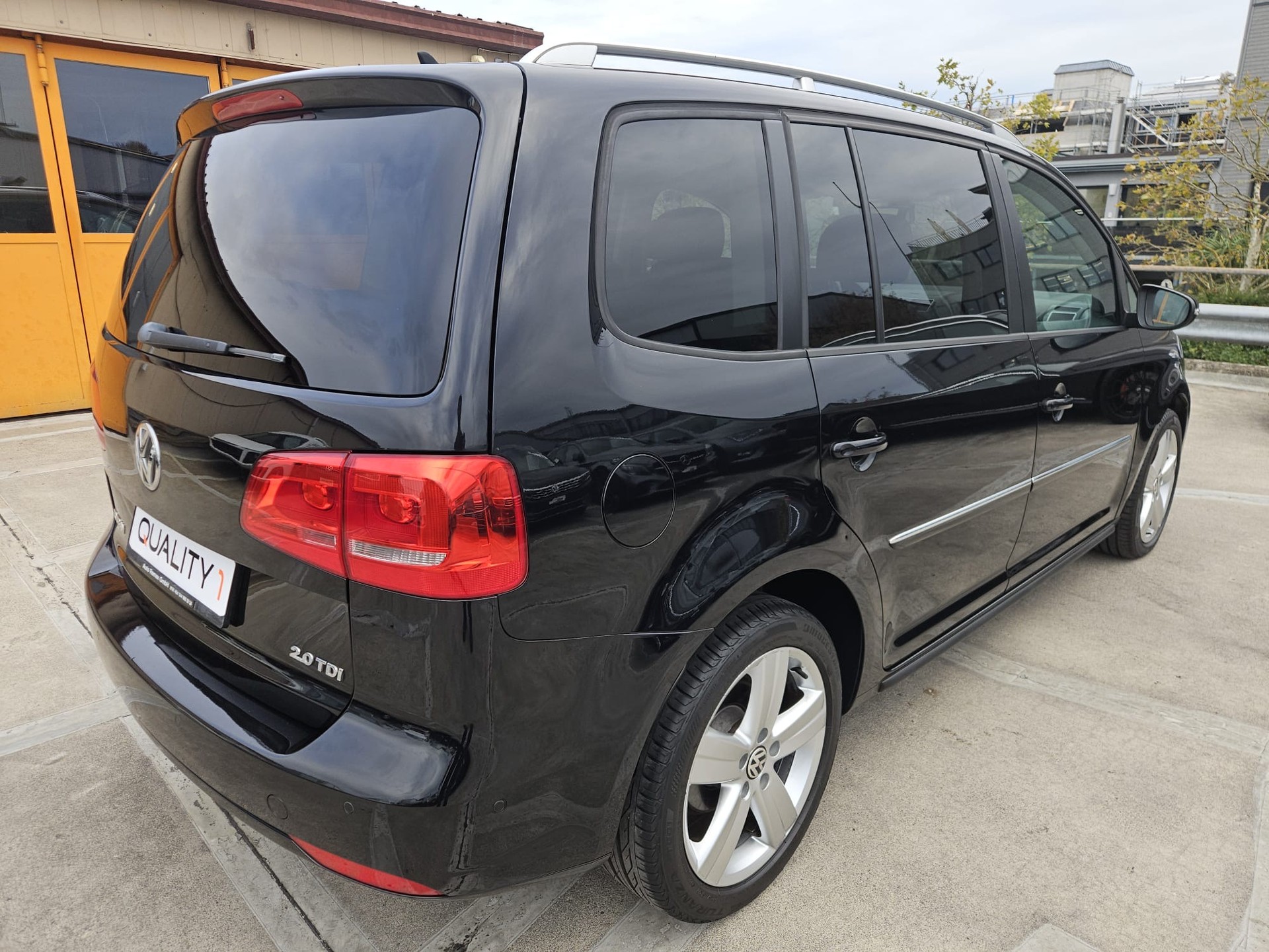 VW Touran 2.0 TDI Highline DSG-image-3