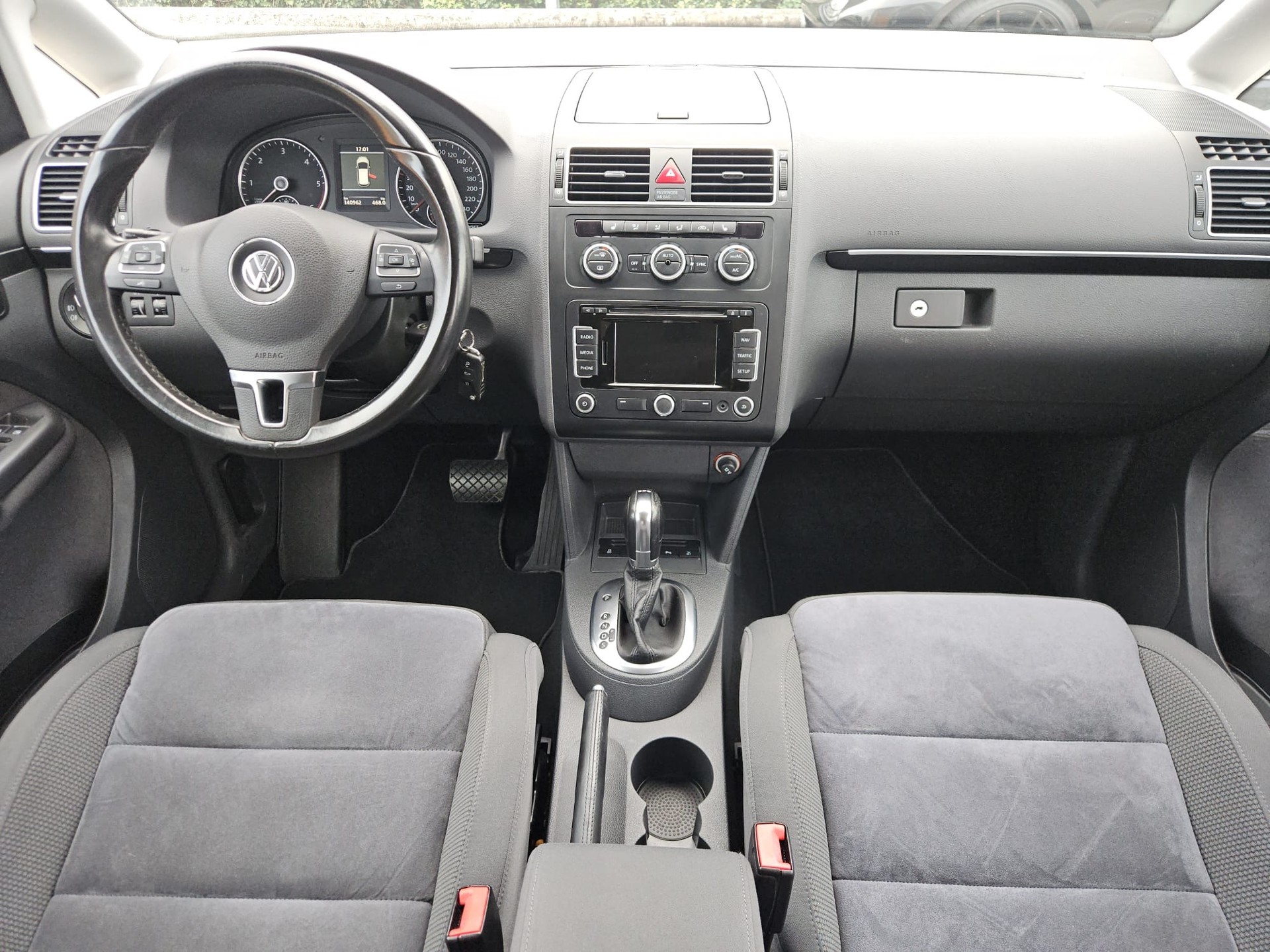 VW Touran 2.0 TDI Highline DSG-image-9