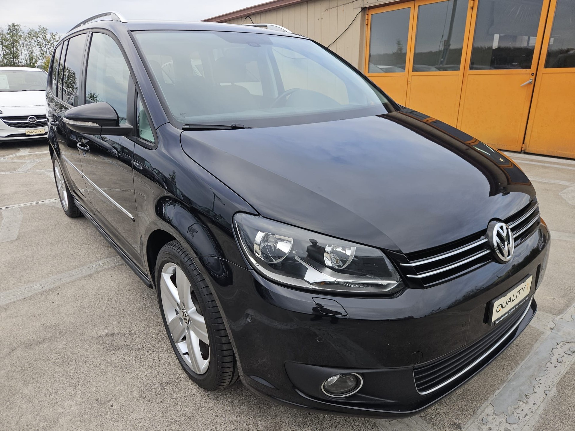 VW Touran 2.0 TDI Highline DSG-image-5