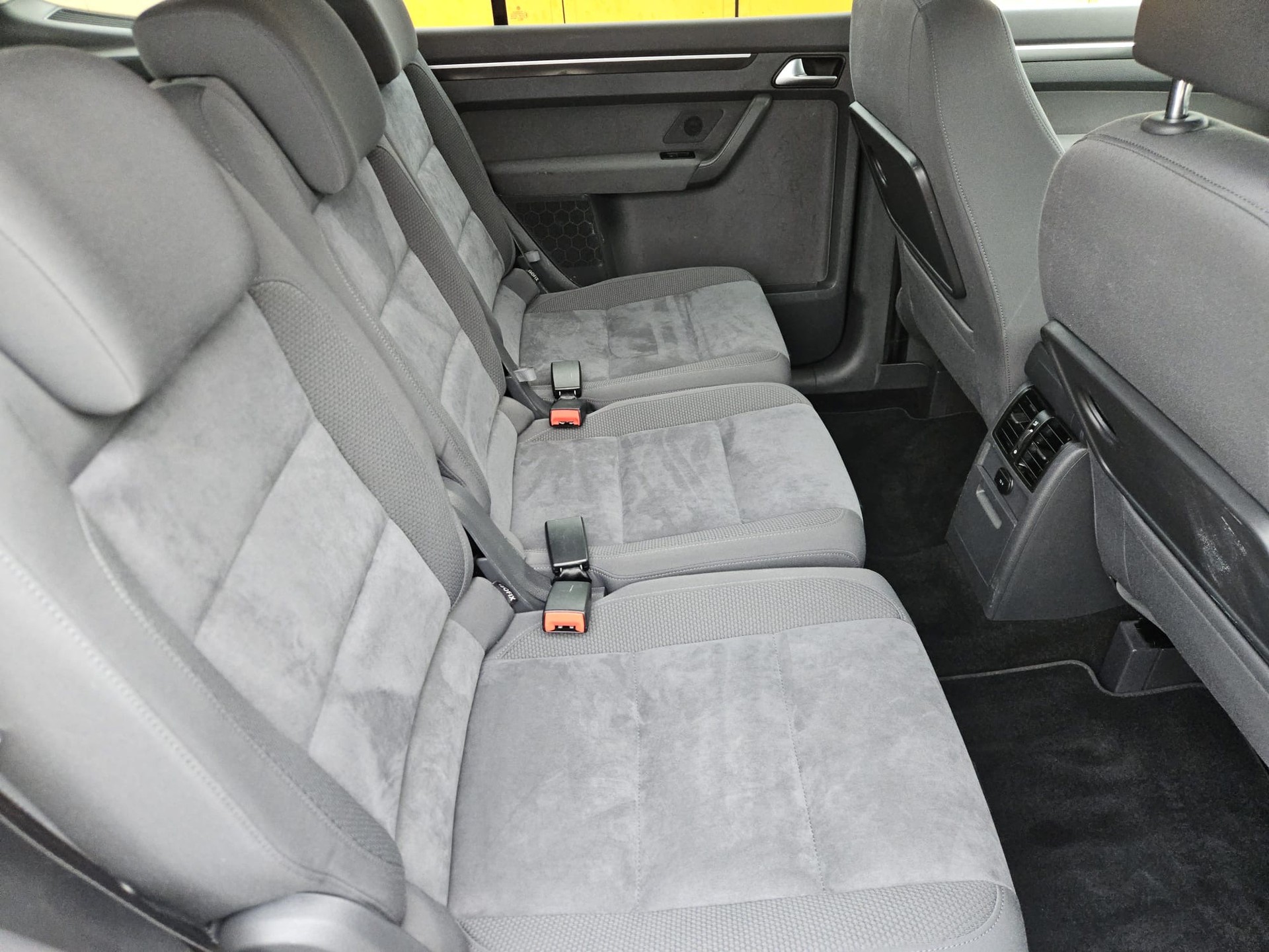 VW Touran 2.0 TDI Highline DSG-image-7