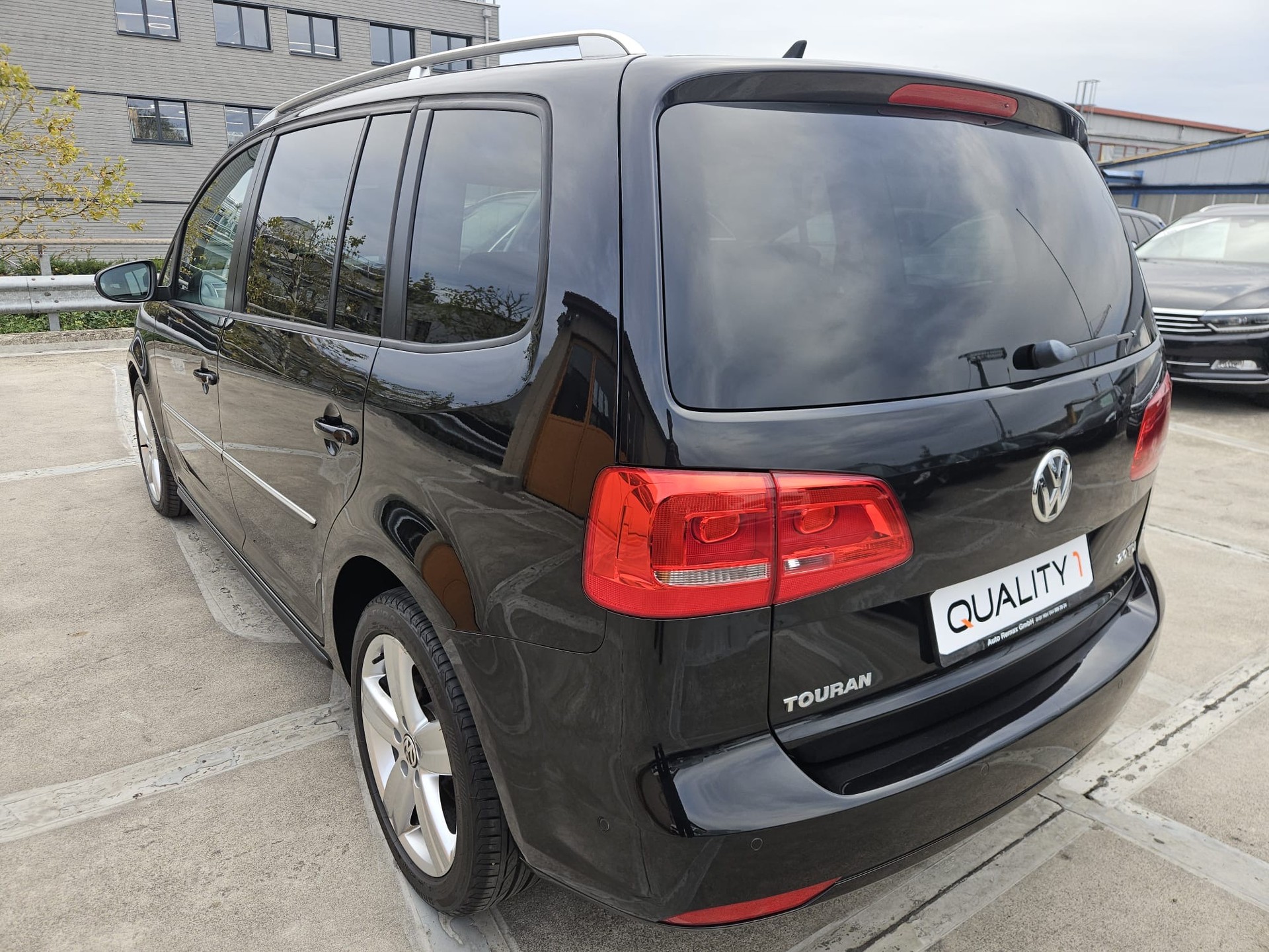 VW Touran 2.0 TDI Highline DSG-image-2