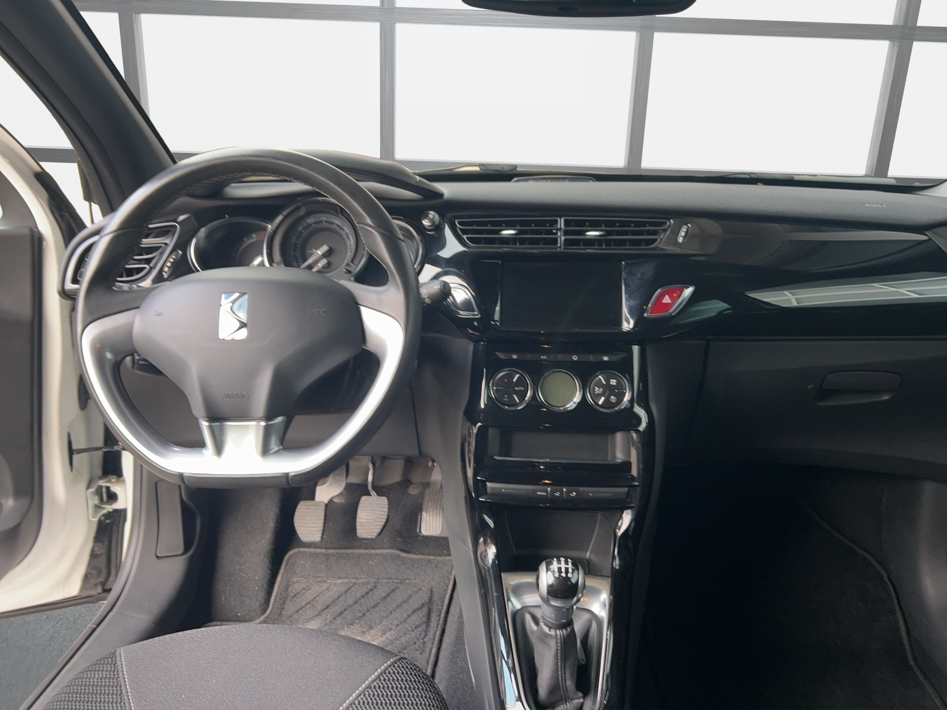 DS AUTOMOBILES DS 3 1.2 PureTech SO Chic-image-8