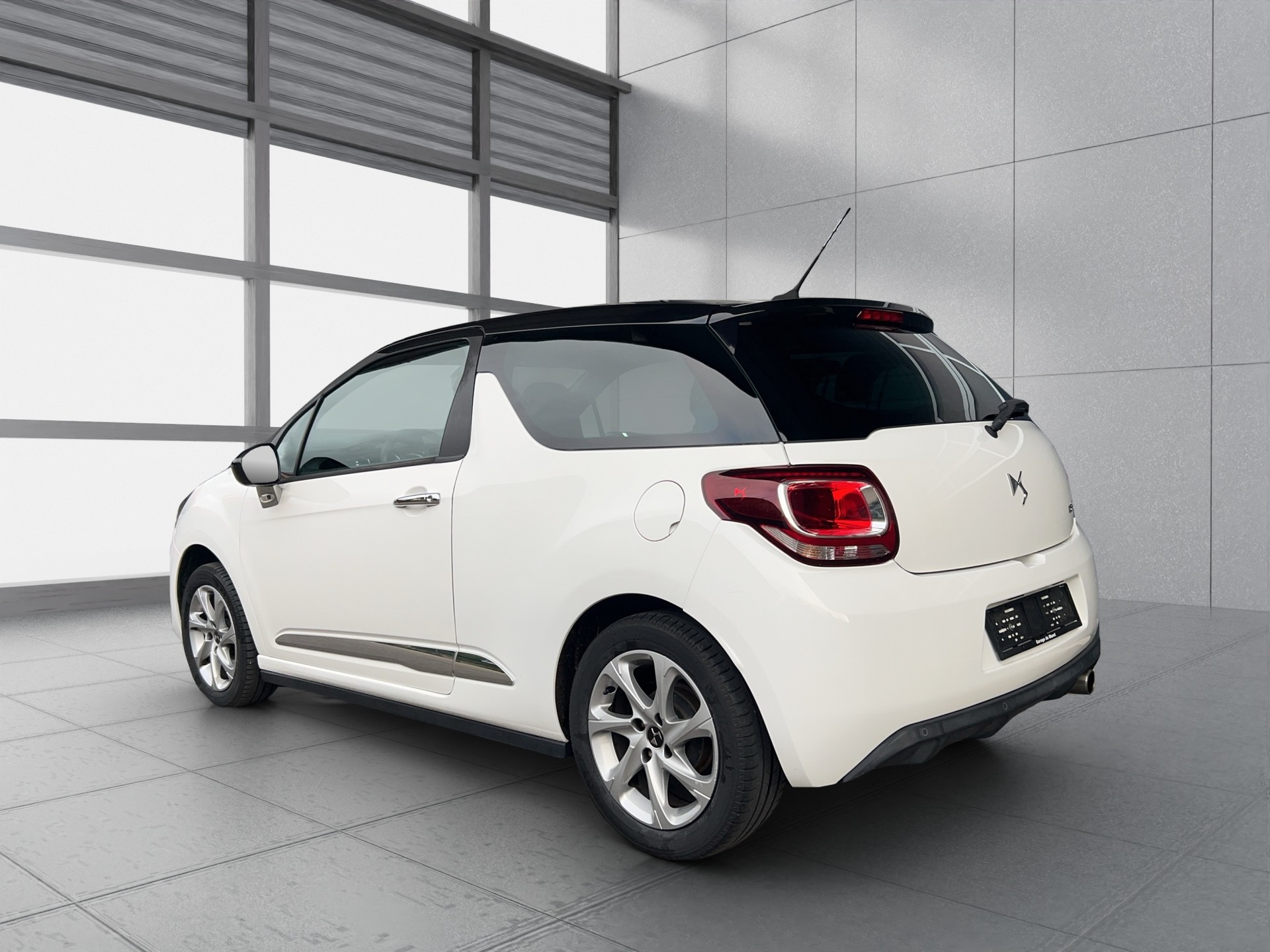 DS AUTOMOBILES DS 3 1.2 PureTech SO Chic-image-2