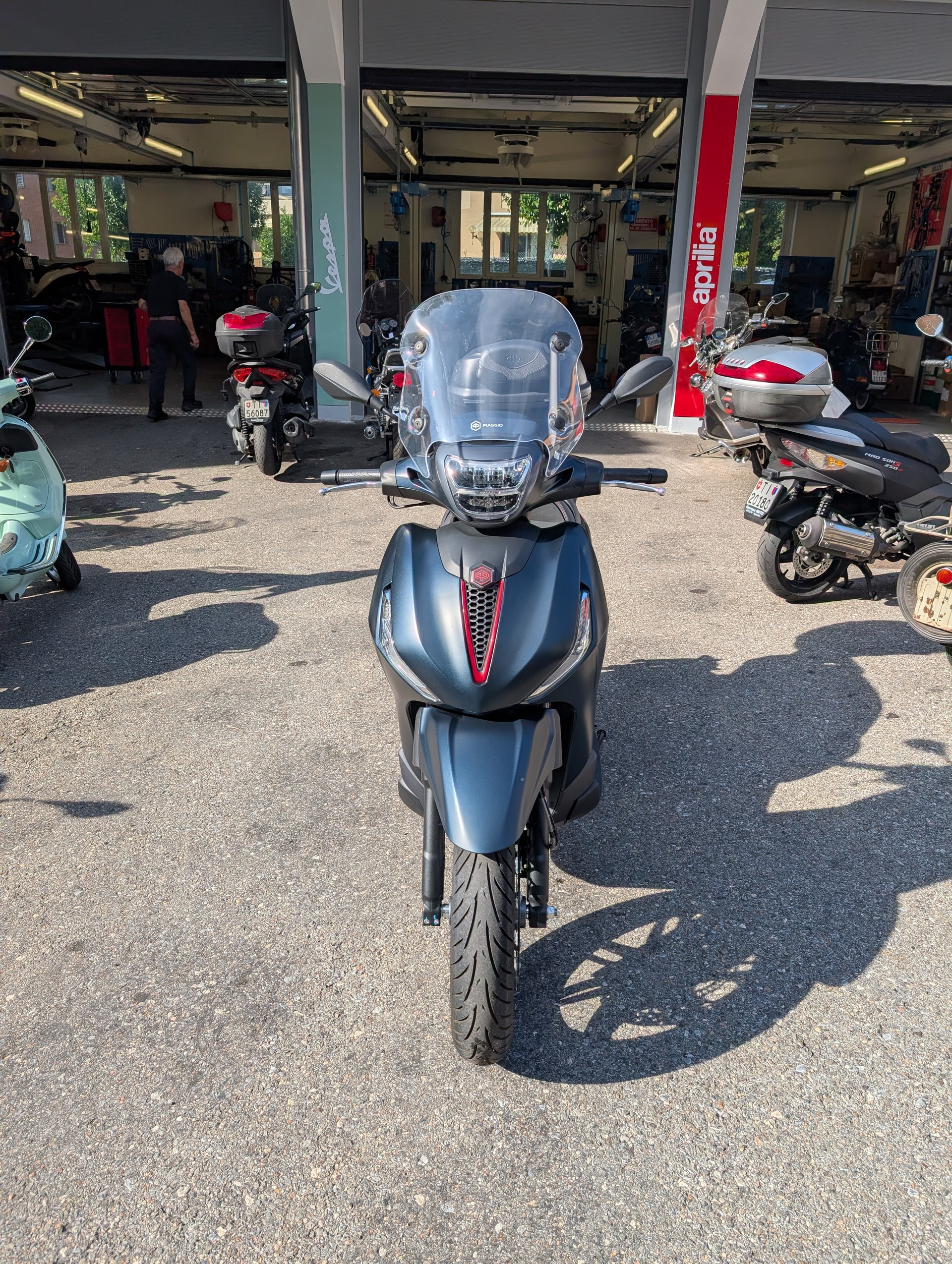 PIAGGIO Beverly 400 Sport-showroom-element-3