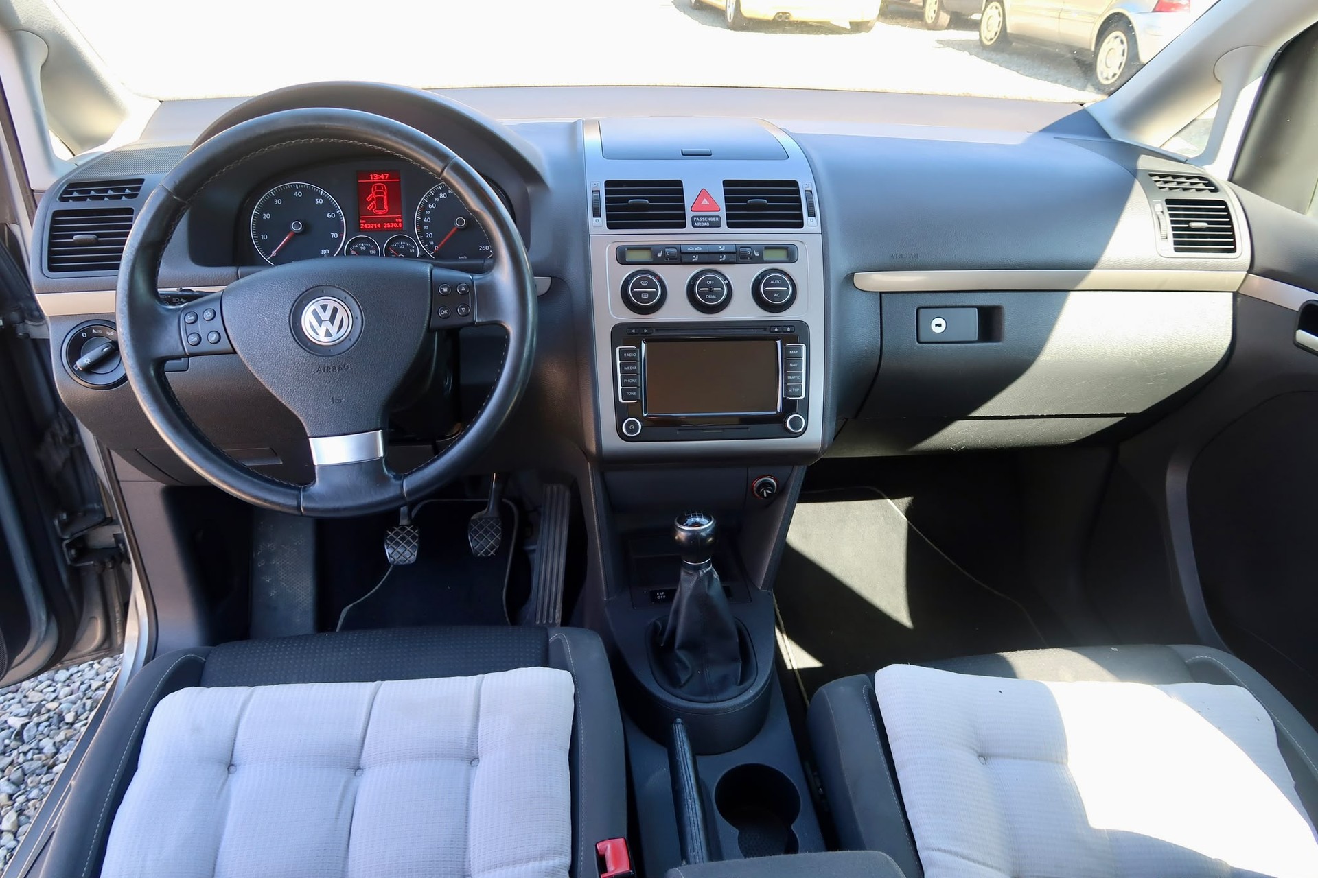 VW Touran 1.4 TSI Trendline-image-8