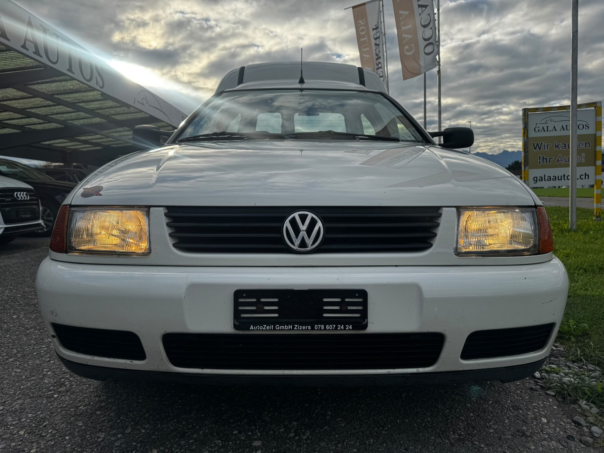 VW Caddy 1.4-image-1