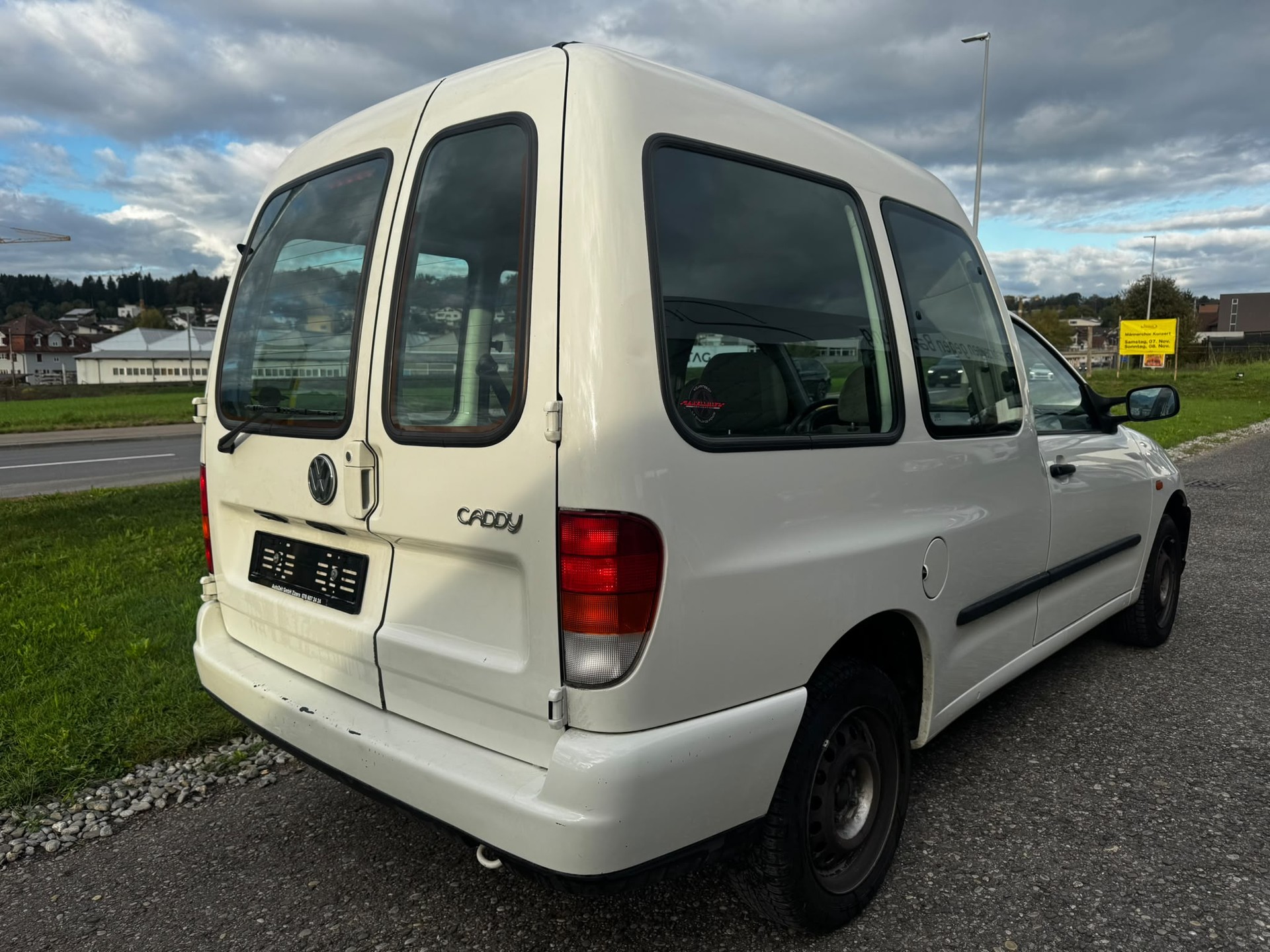VW Caddy 1.4-image-4