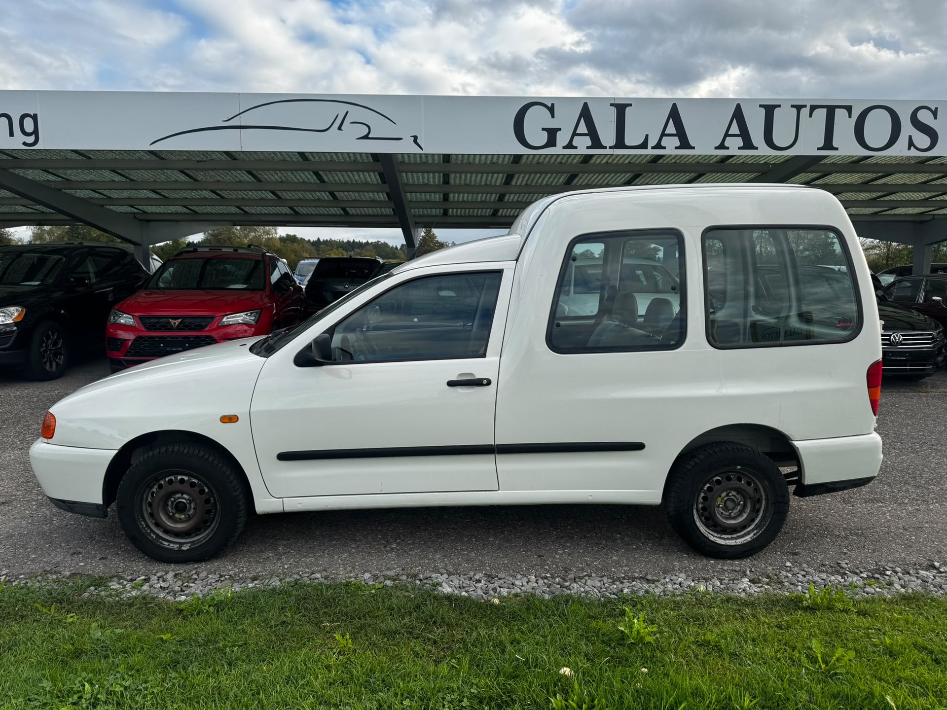 VW Caddy 1.4-image-7