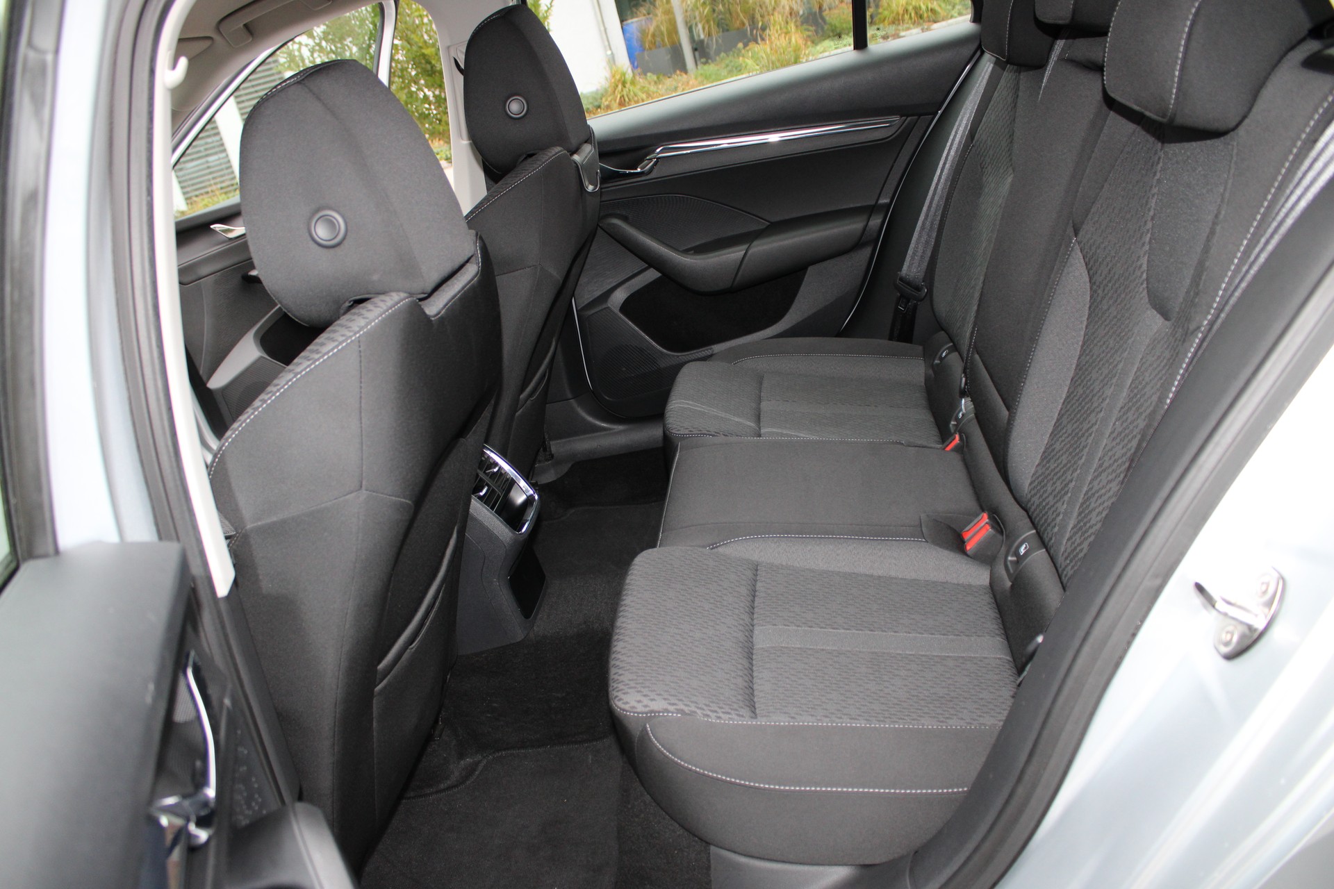 SKODA Octavia Combi 1.5 TSI ACT EVO Style-image-8
