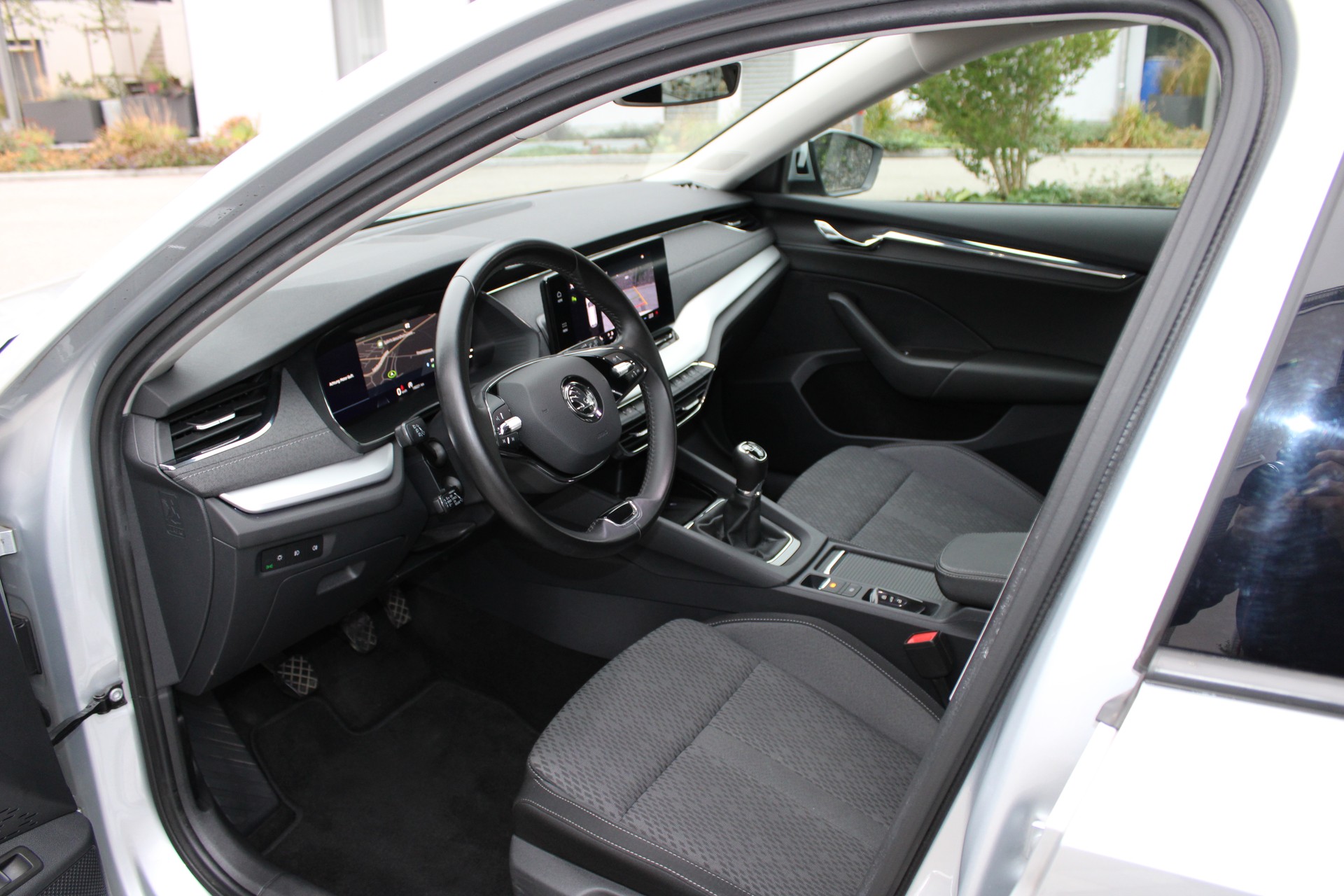 SKODA Octavia Combi 1.5 TSI ACT EVO Style-image-6